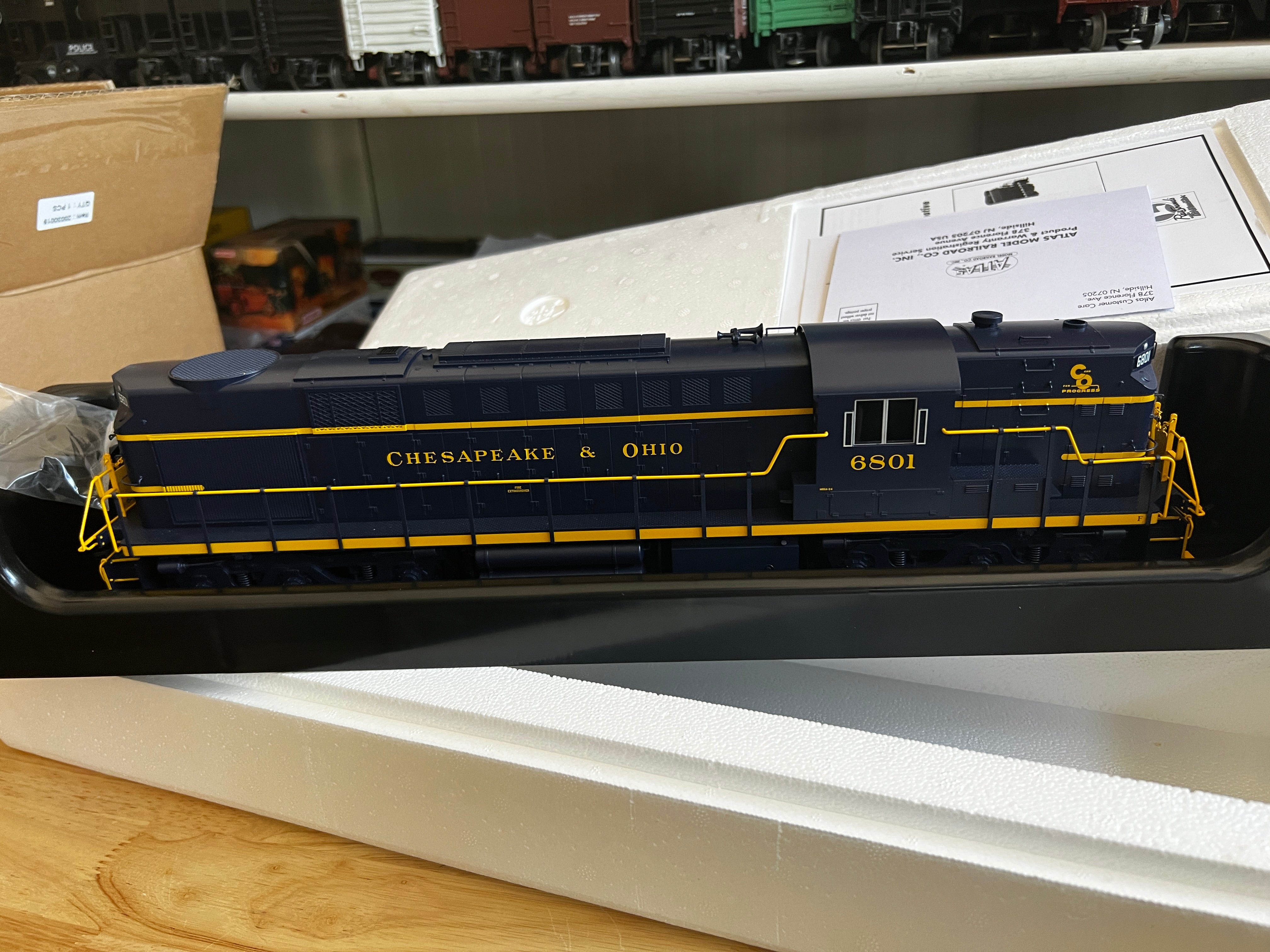 Atlas O 20020019 - Trainman - RSD-7/15 Locomotive "Chesapeake & Ohio" #6801