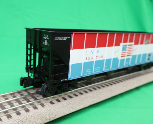 Lionel 2542499 - 4-Bay Hopper Car "Chicago & North Western" #135799 (Bicentennial) - MrMuffin'sTrains