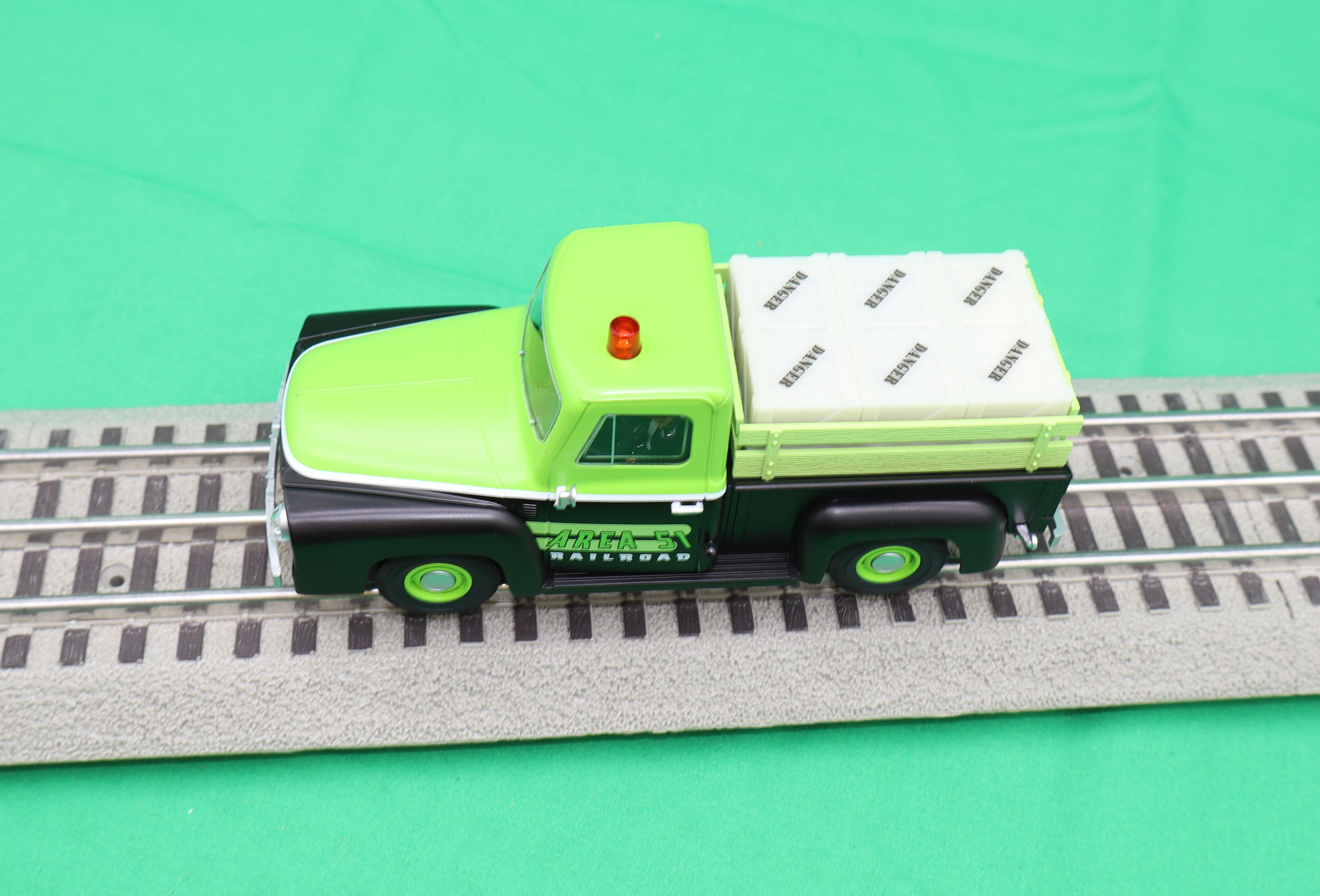 Lionel 2535090 - TMCC Truck "Area 51"