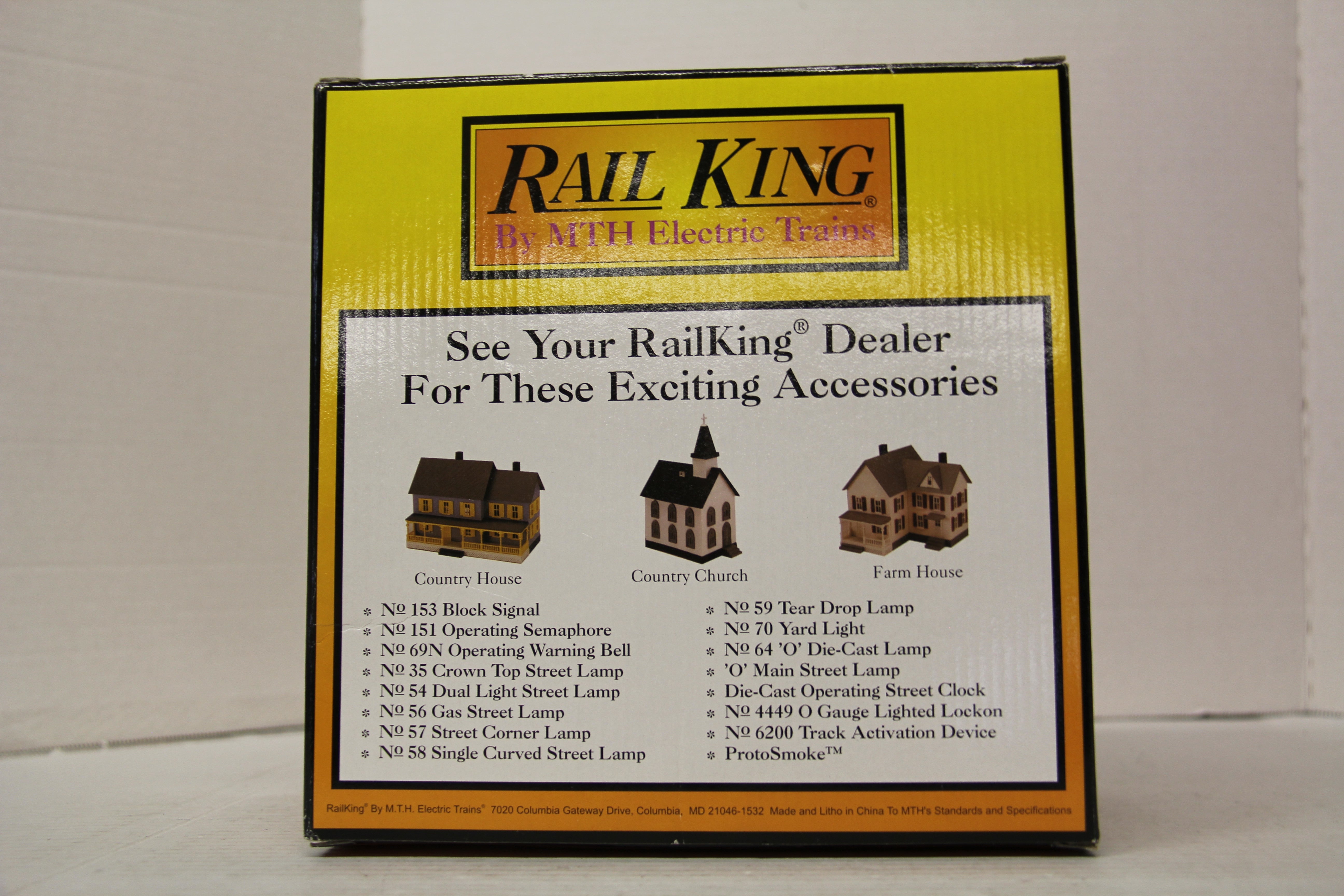 Rail King 30-9089 Row house w/ Porch Light Green w/ Black Shutters-Second hand-M6589