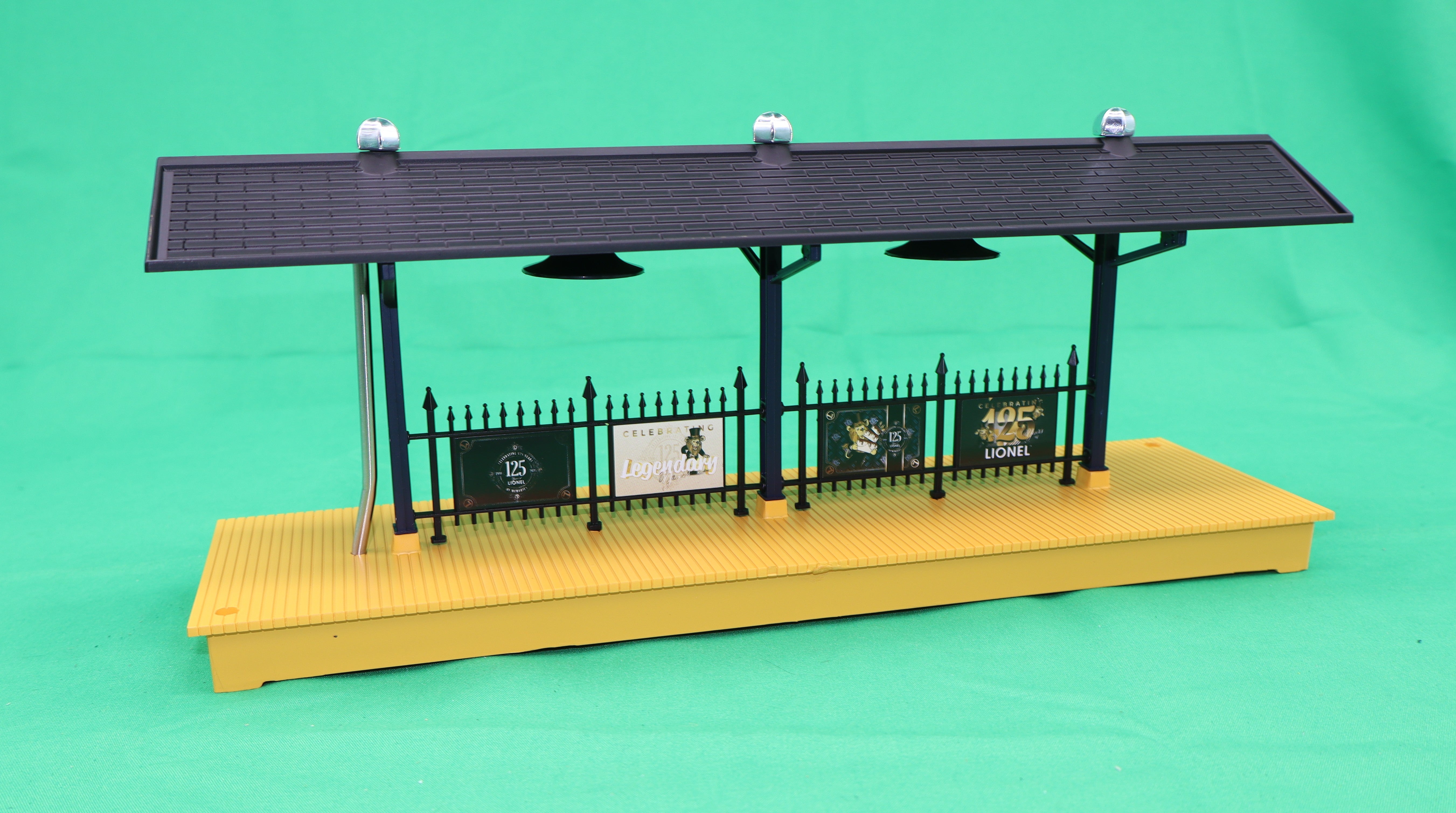 Lionel 2529090 - Lionel 125 Lighted Station Platform