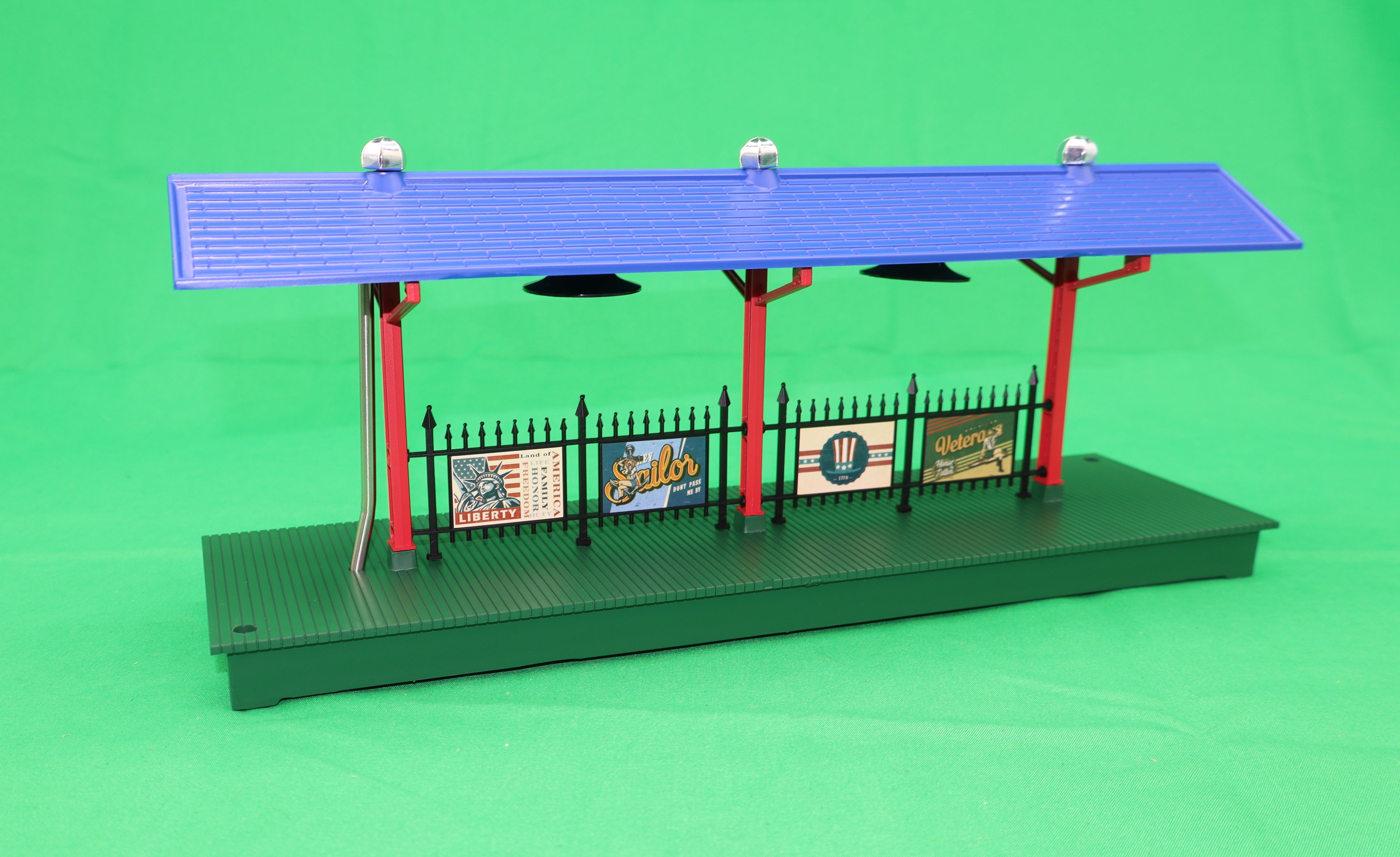 Lionel 2529110 - U.S. America Lighted Station Platform "WWII"