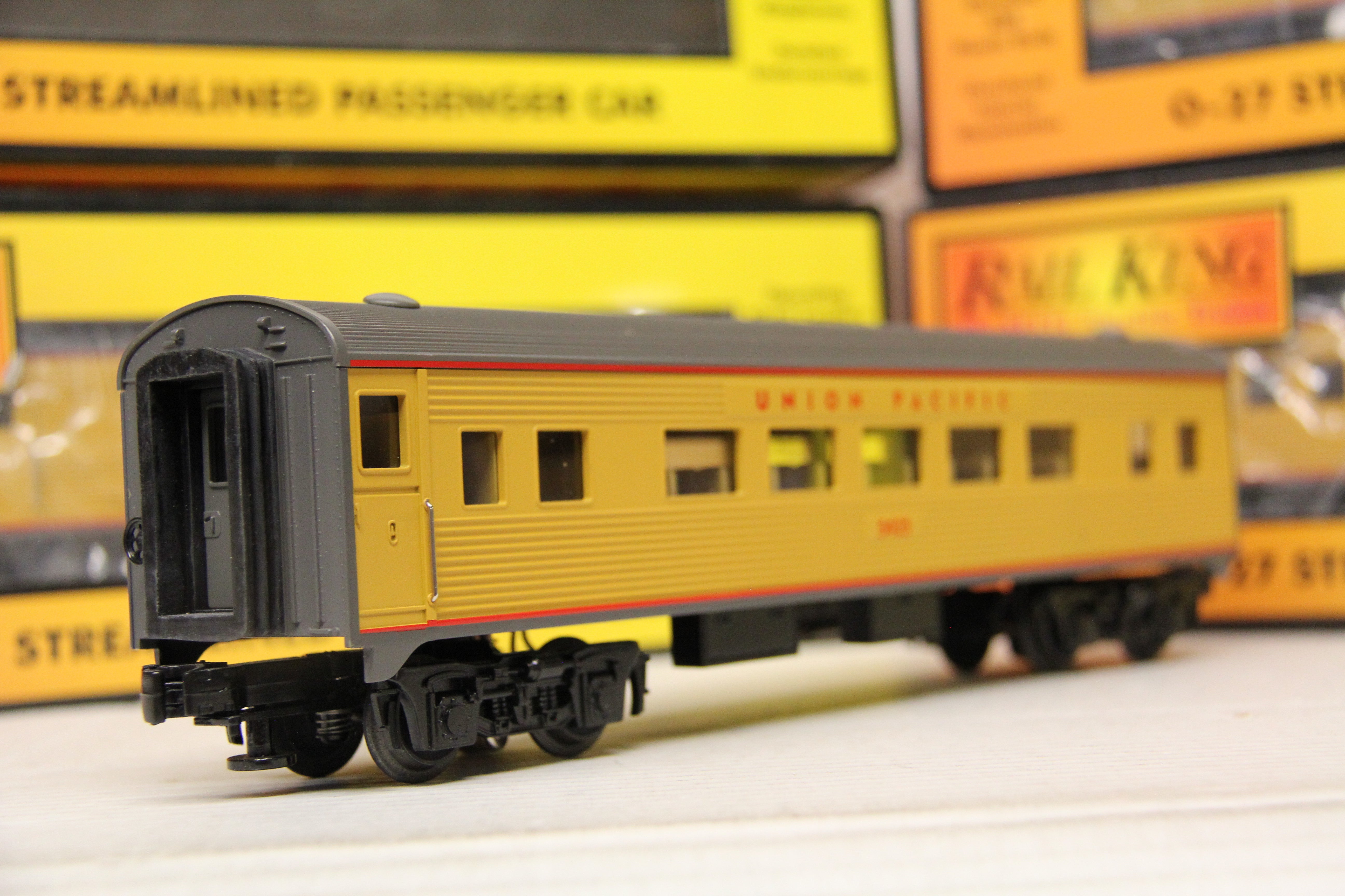 Rail King RK 30-6030, 31, 32, 33 Union Pacific Streamlined Baggage Car 4 Set-Second hand-M6595