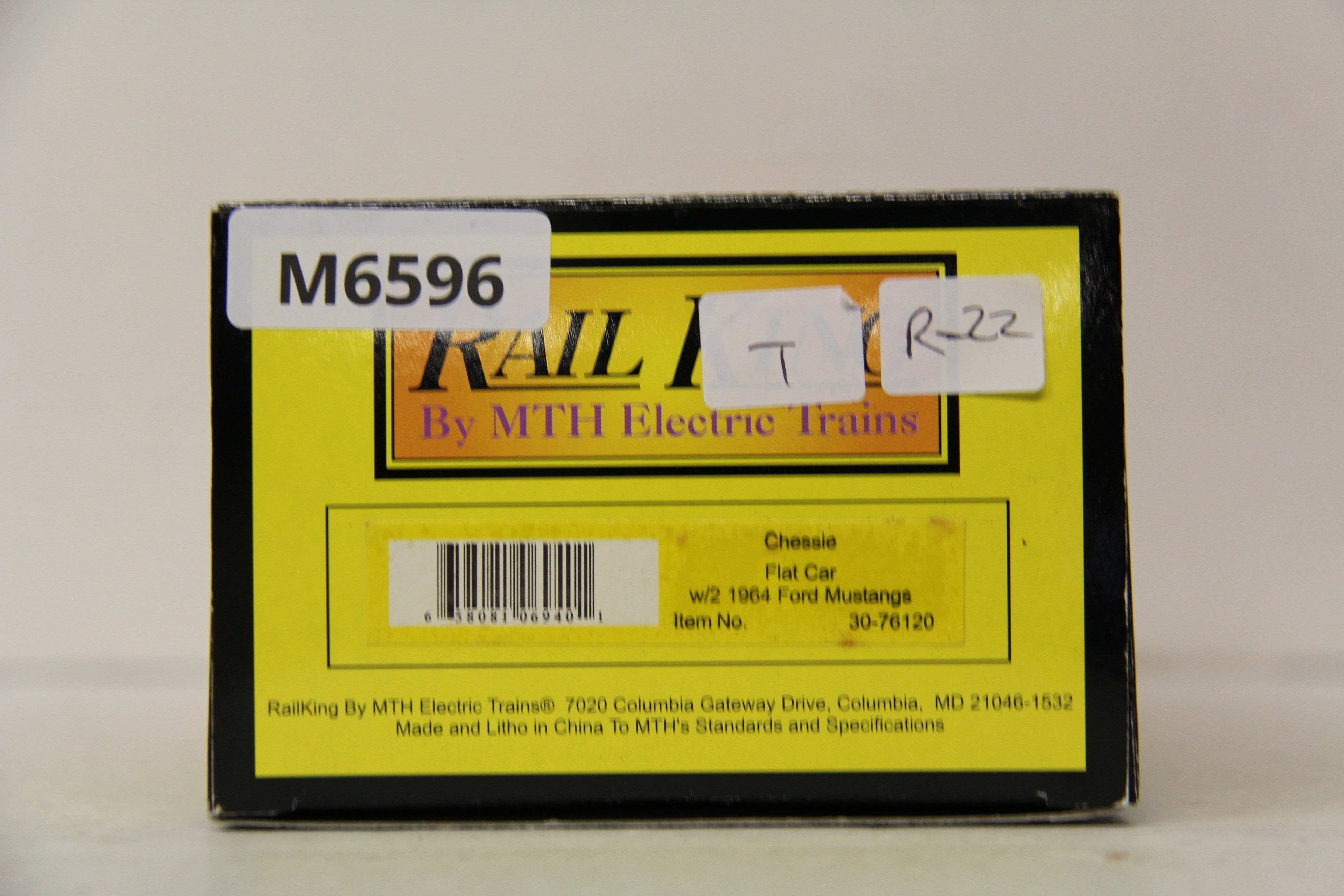 Rail King 30-76120 Chessie Flat Car w/ (2 ) 1964 Ford Mustangs-Second hand-M6596