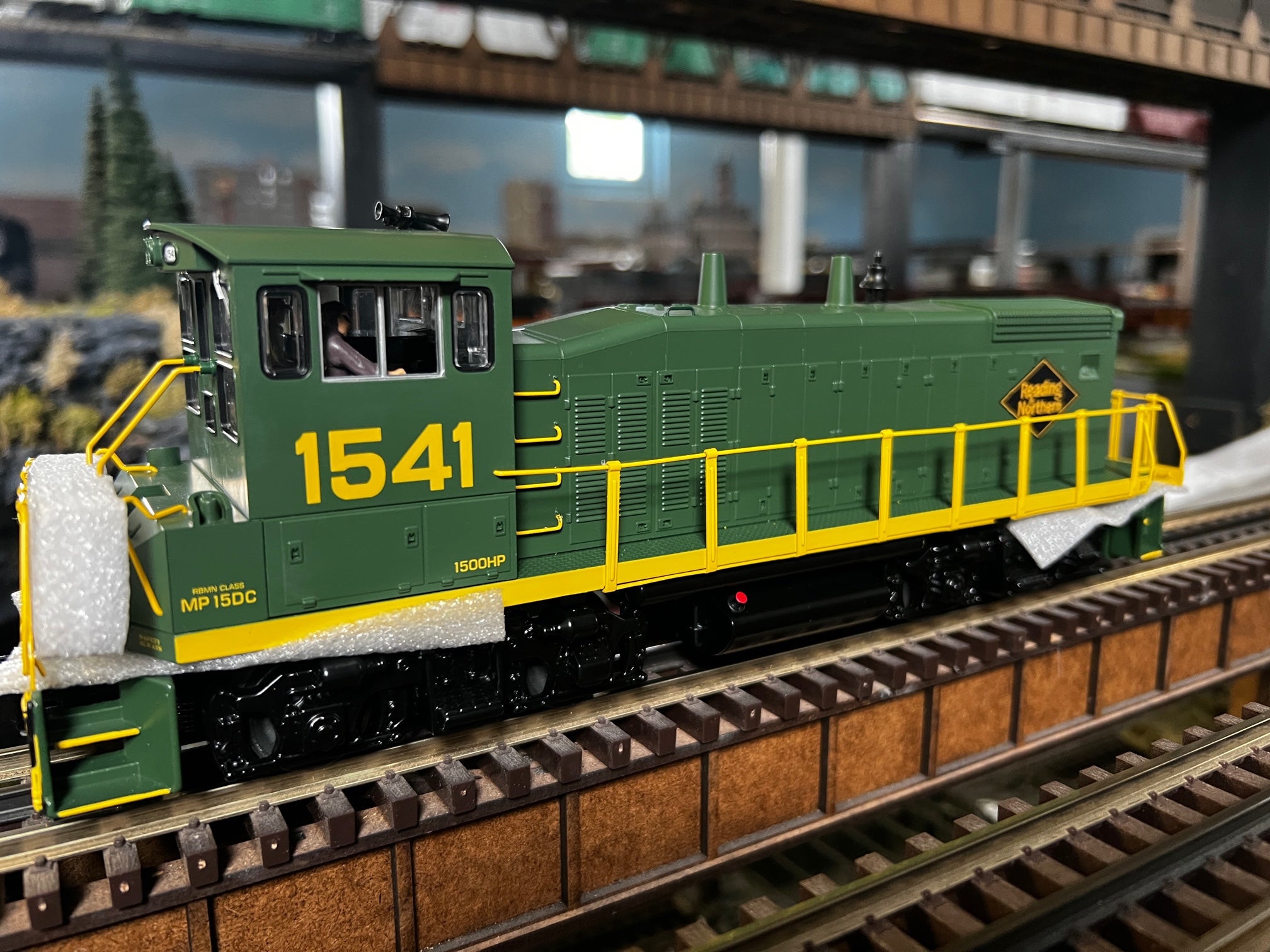 MTH 30-21006-1 - MP15 Diesel Engine "Reading & Northern" #1541 w/ PS3 - Custom Run for Fryer’s Store