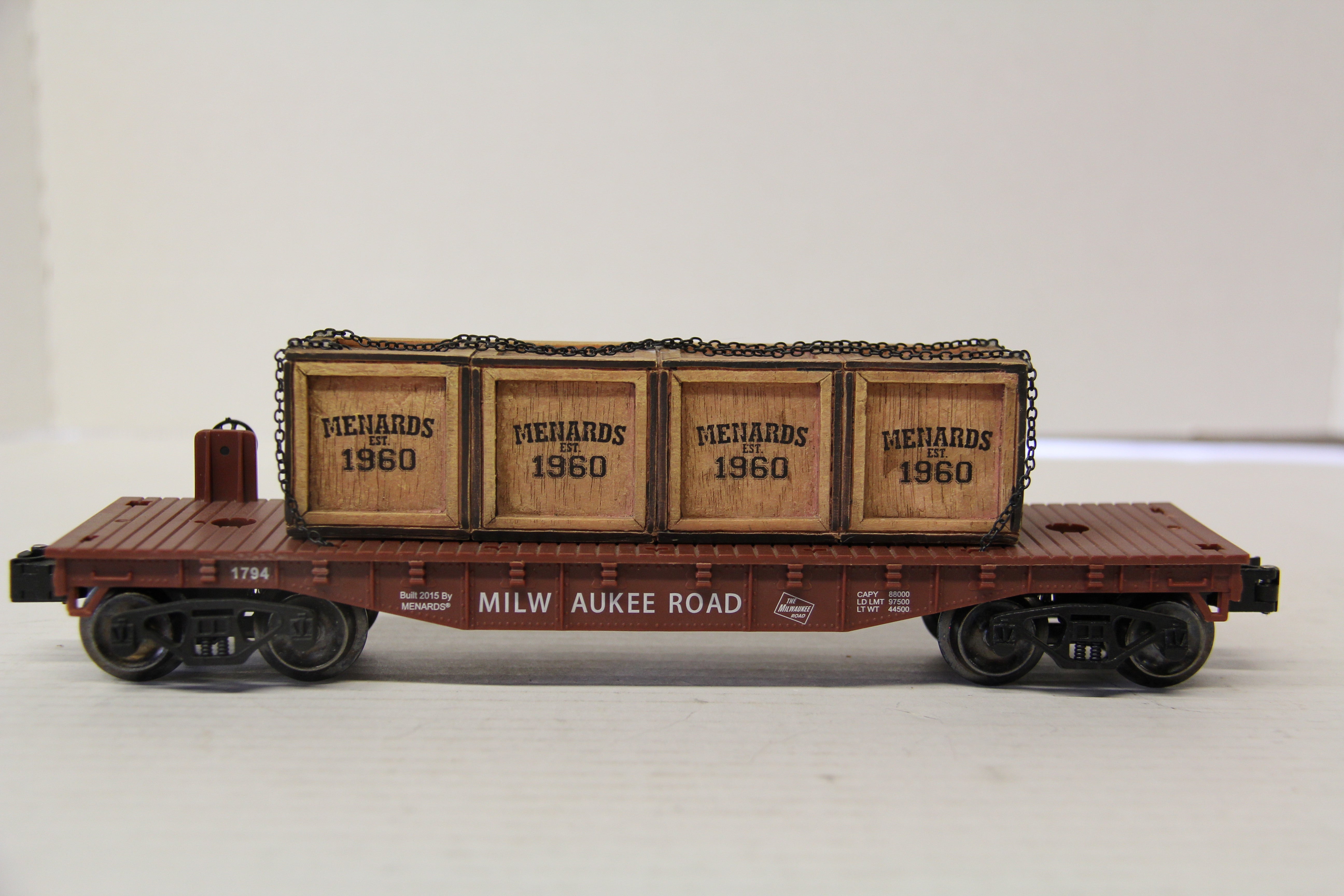 Menards Milwaukee Road Flat Car w/ Wood Crates-Second hand-M4740