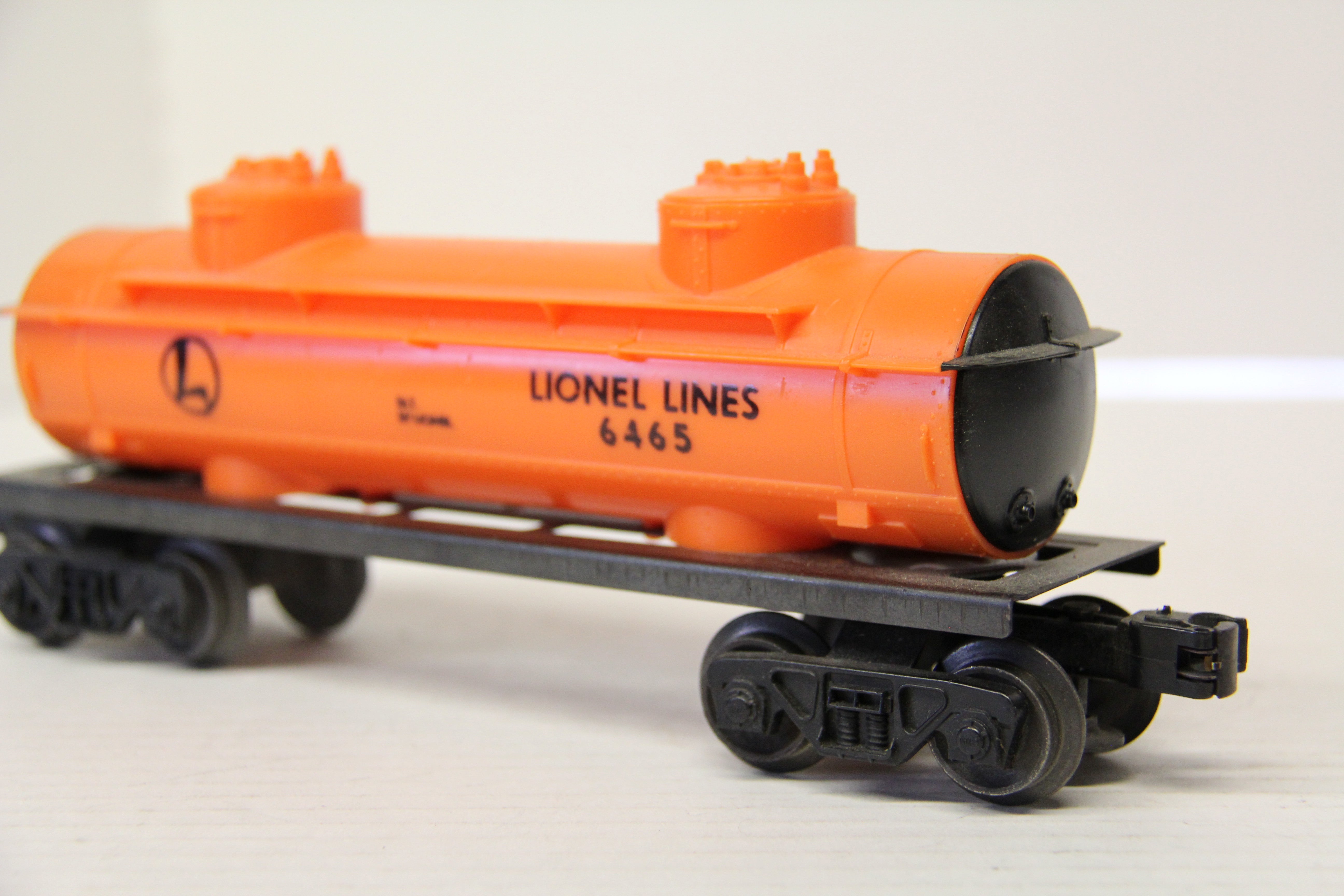 Lionel Lines #6465 2 Dome Tank Car-Second hand-M4742