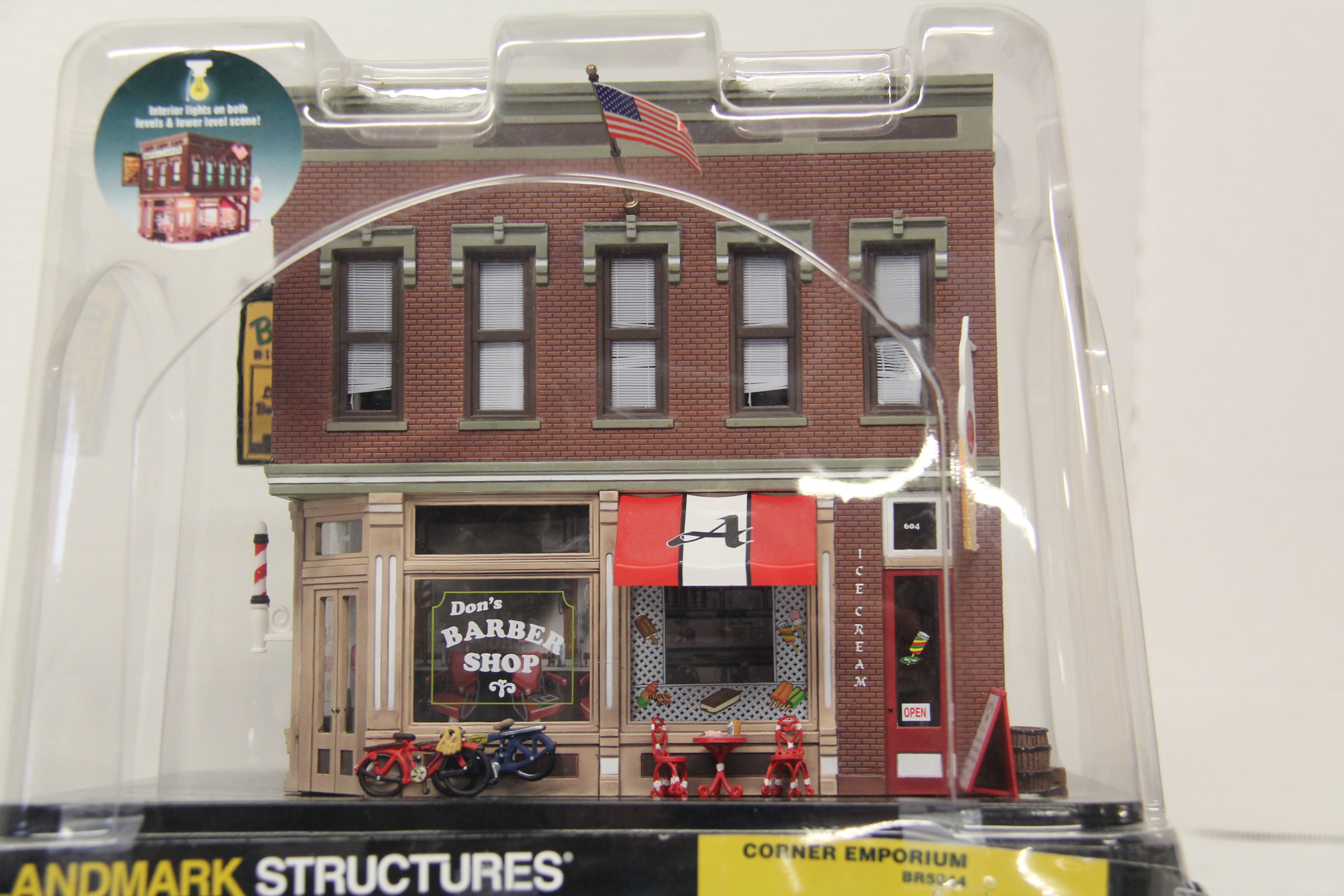Woodland Scenics BR5844 Corner Emporium 1:48-Second hand-M6601
