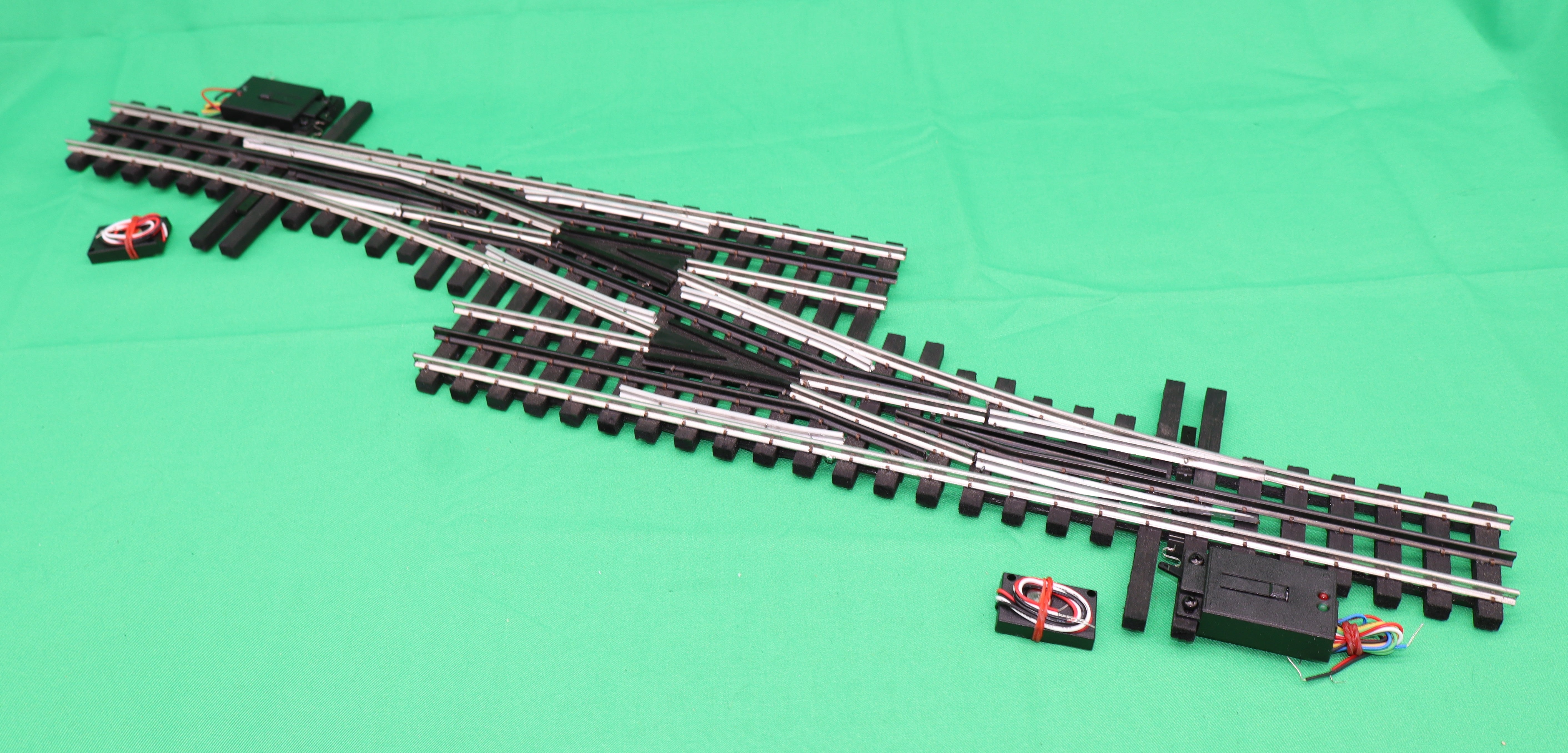 Ross Custom Switches #202M25 - Premiere Line - #4 Yard Crossover Track (Right Hand) w/ Dz2500