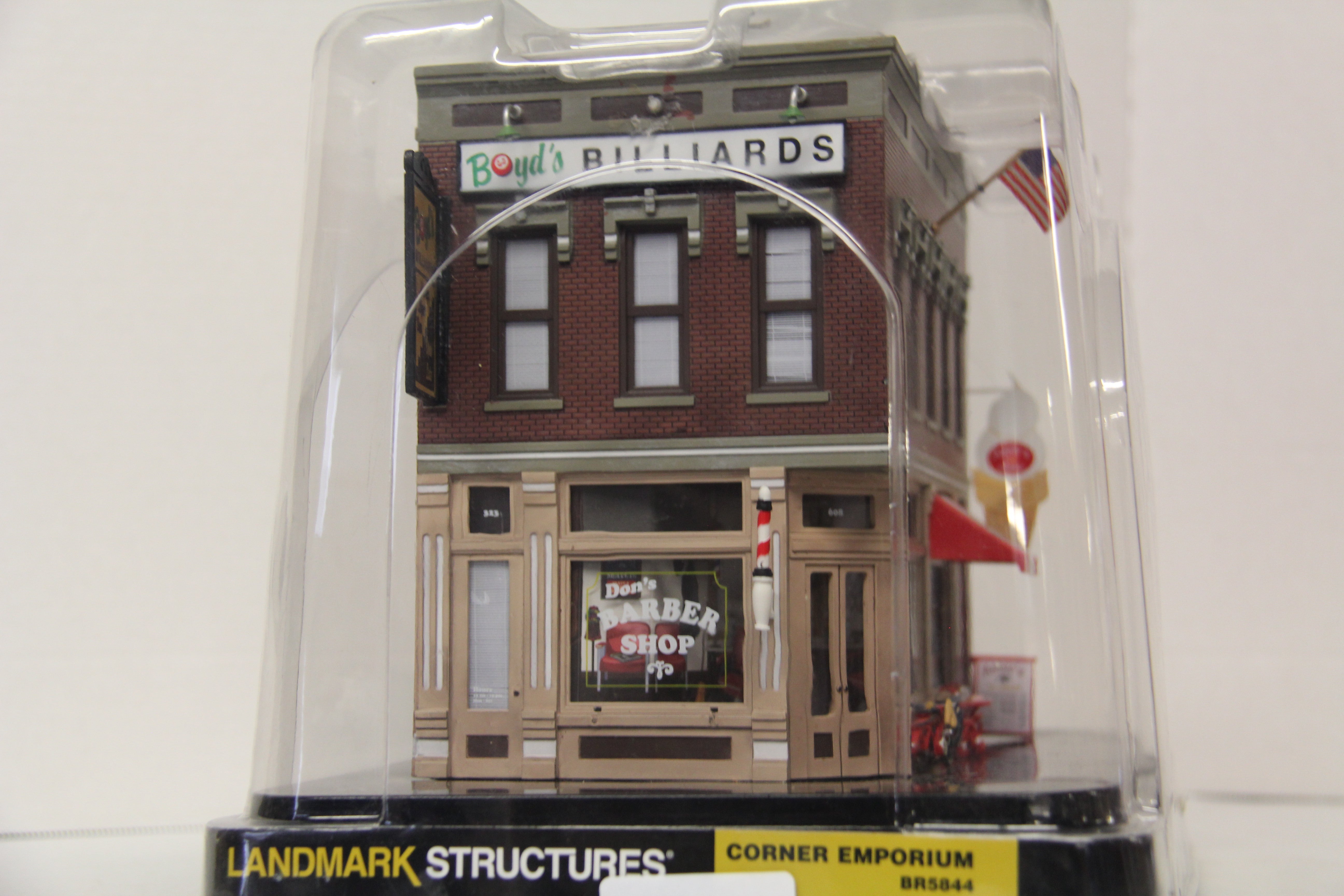 Woodland Scenics BR5844 Corner Emporium 1:48-Second hand-M6601