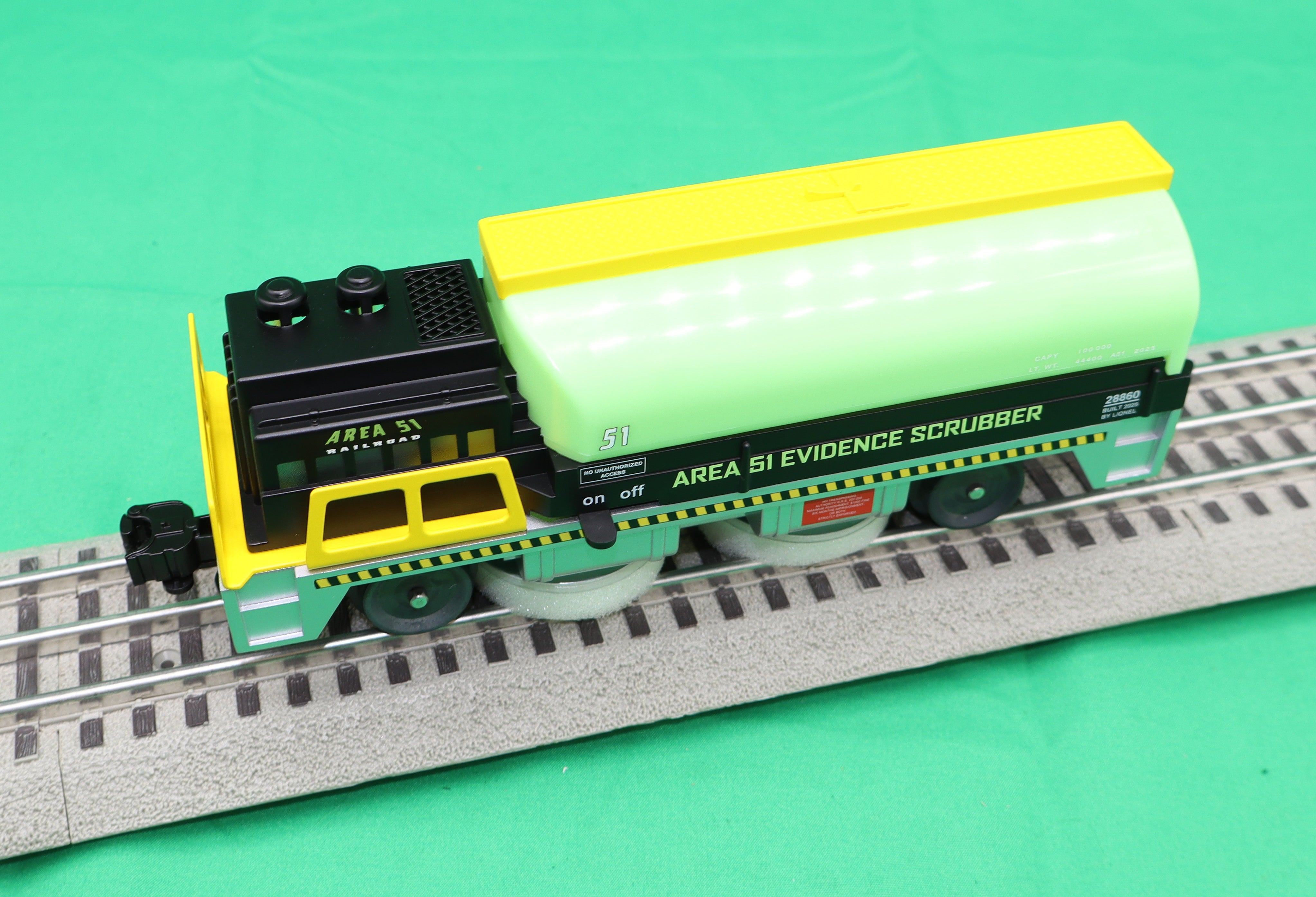 Lionel 2528860 - Track Cleaning Car "Area 51"