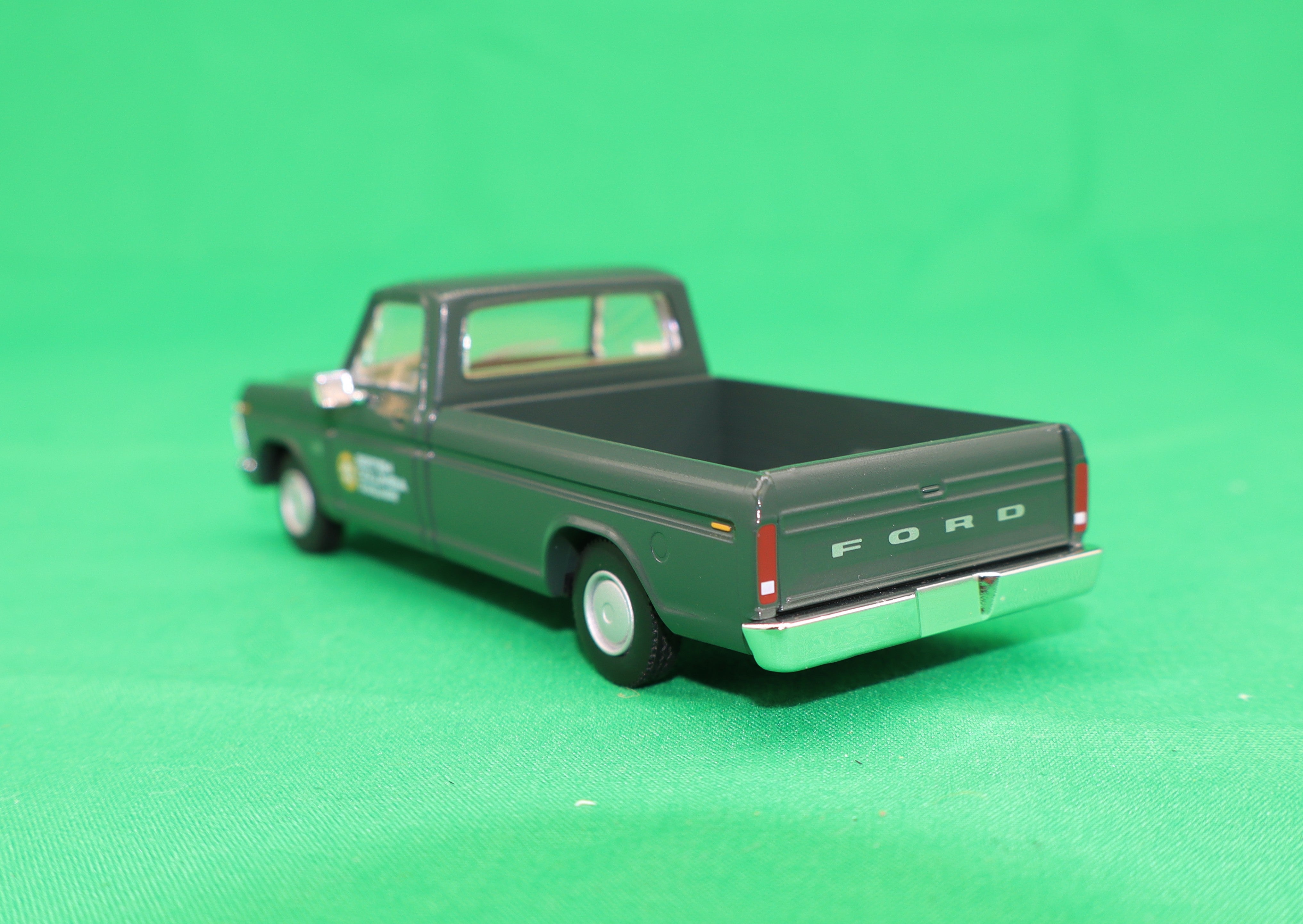 Atlas O 3002484 - Ford F-100 Pickup Trucks “British Columbia”