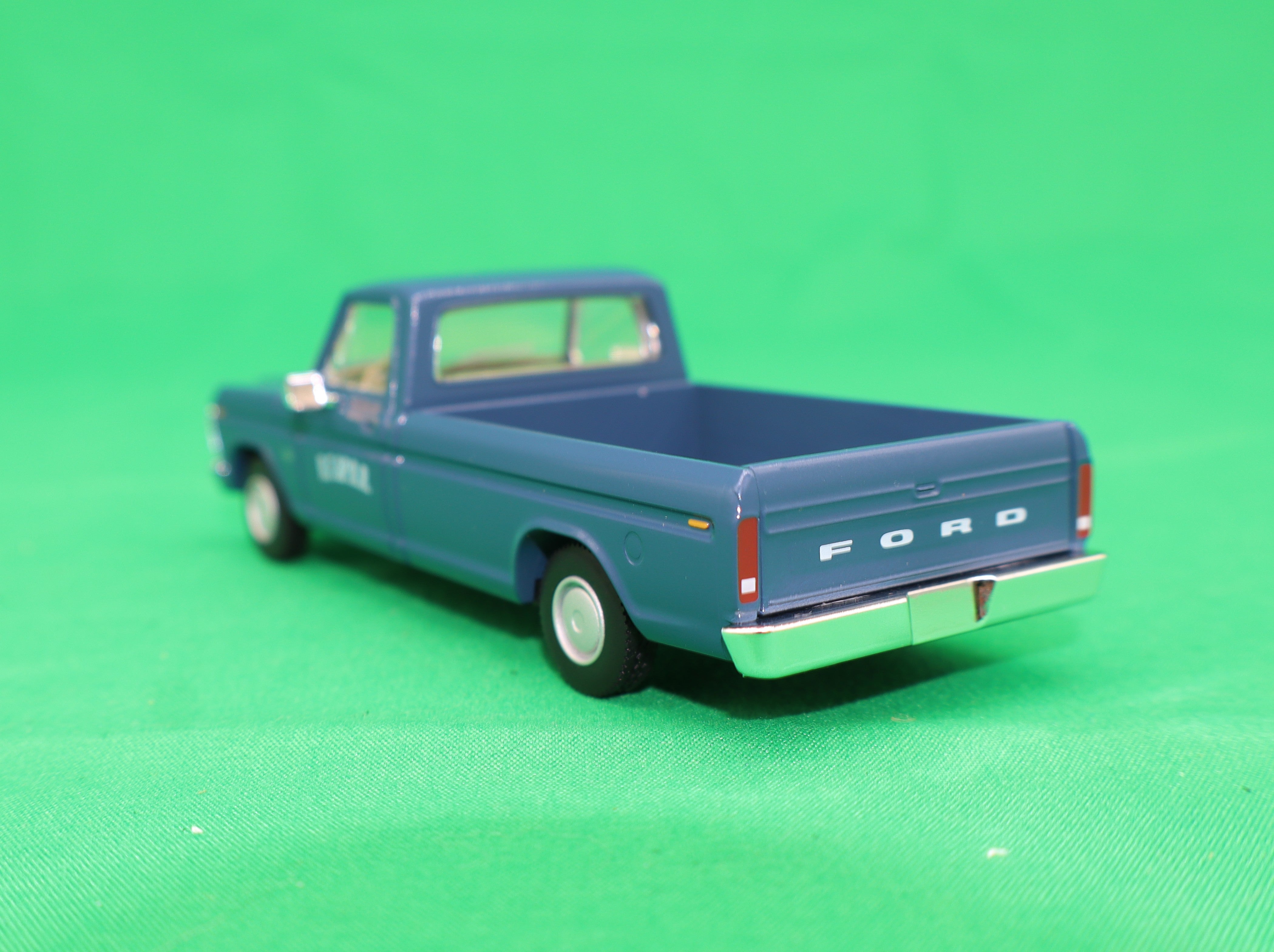 Atlas O 3002488 - Ford F-100 Pickup Trucks “Richmond, Fredricksburg & Potomac”