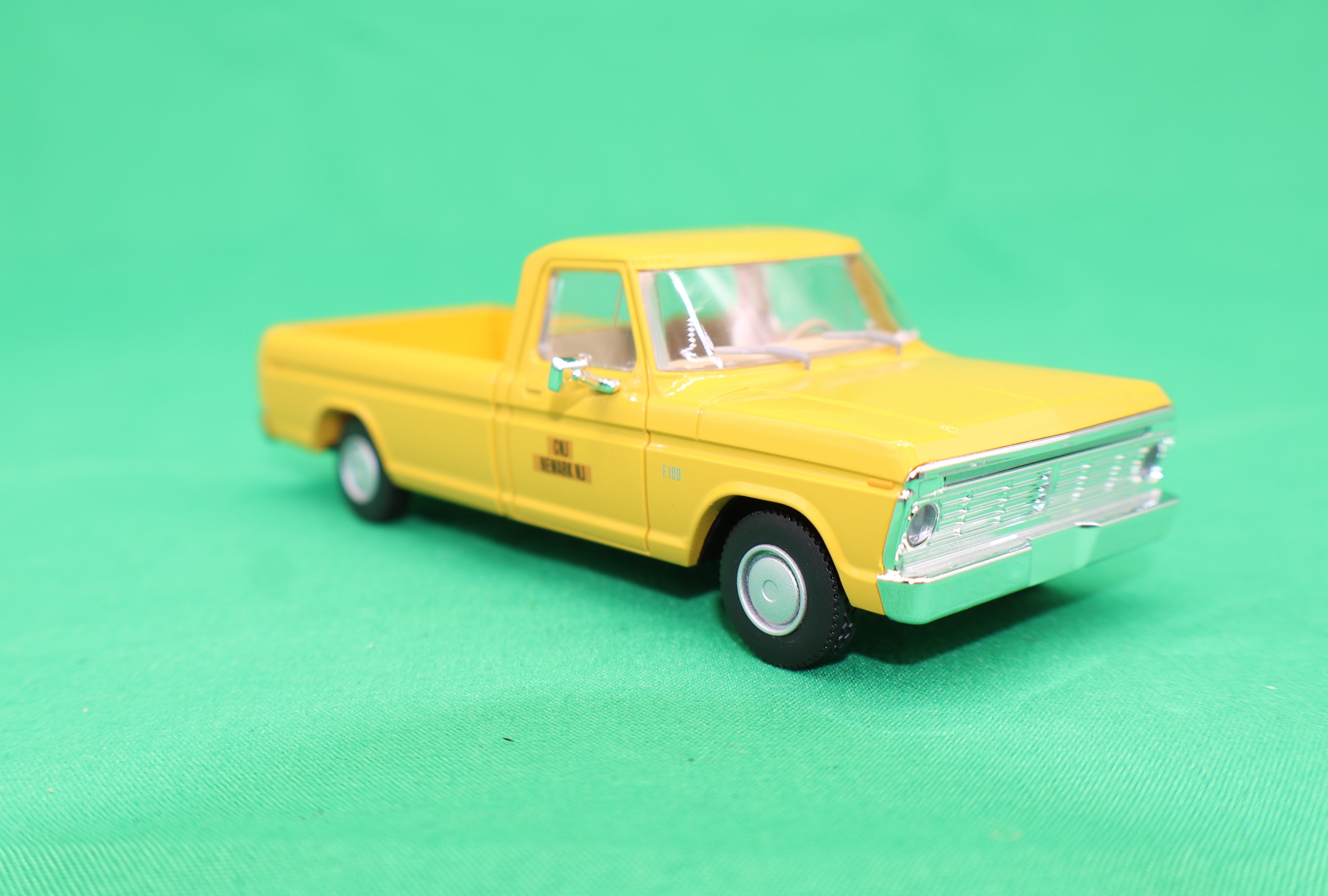 Atlas O 3002485 - Ford F-100 Pickup Trucks “Central Railroad of New Jersey”