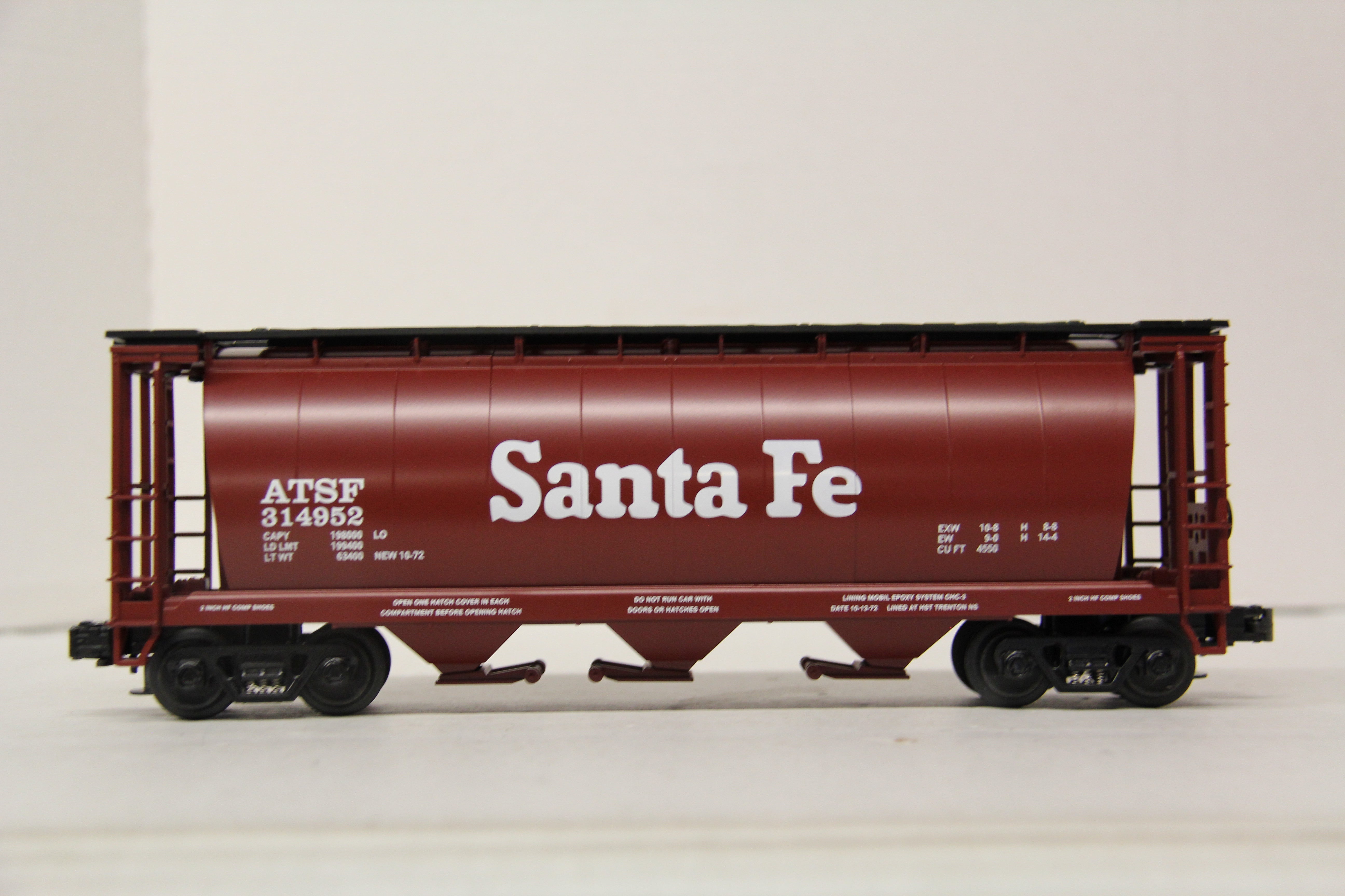 MTH 20-97406 Santa Fe 3-Bay Cylindrical Hopper Car-Second hand-M6607