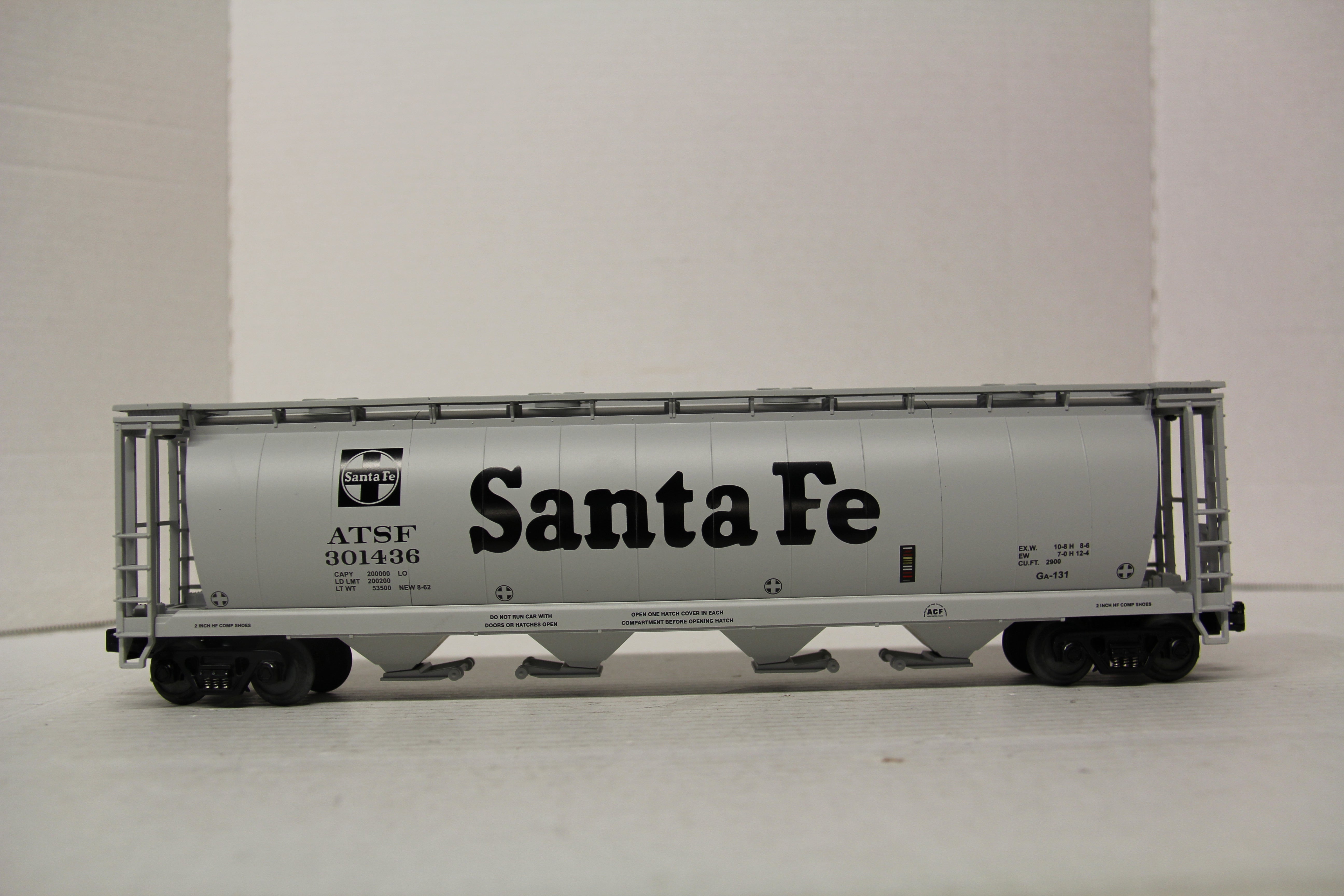 MTH 20-97421 Santa Fe 4 Bay Cylindrical Hopper-Second hand-M6611