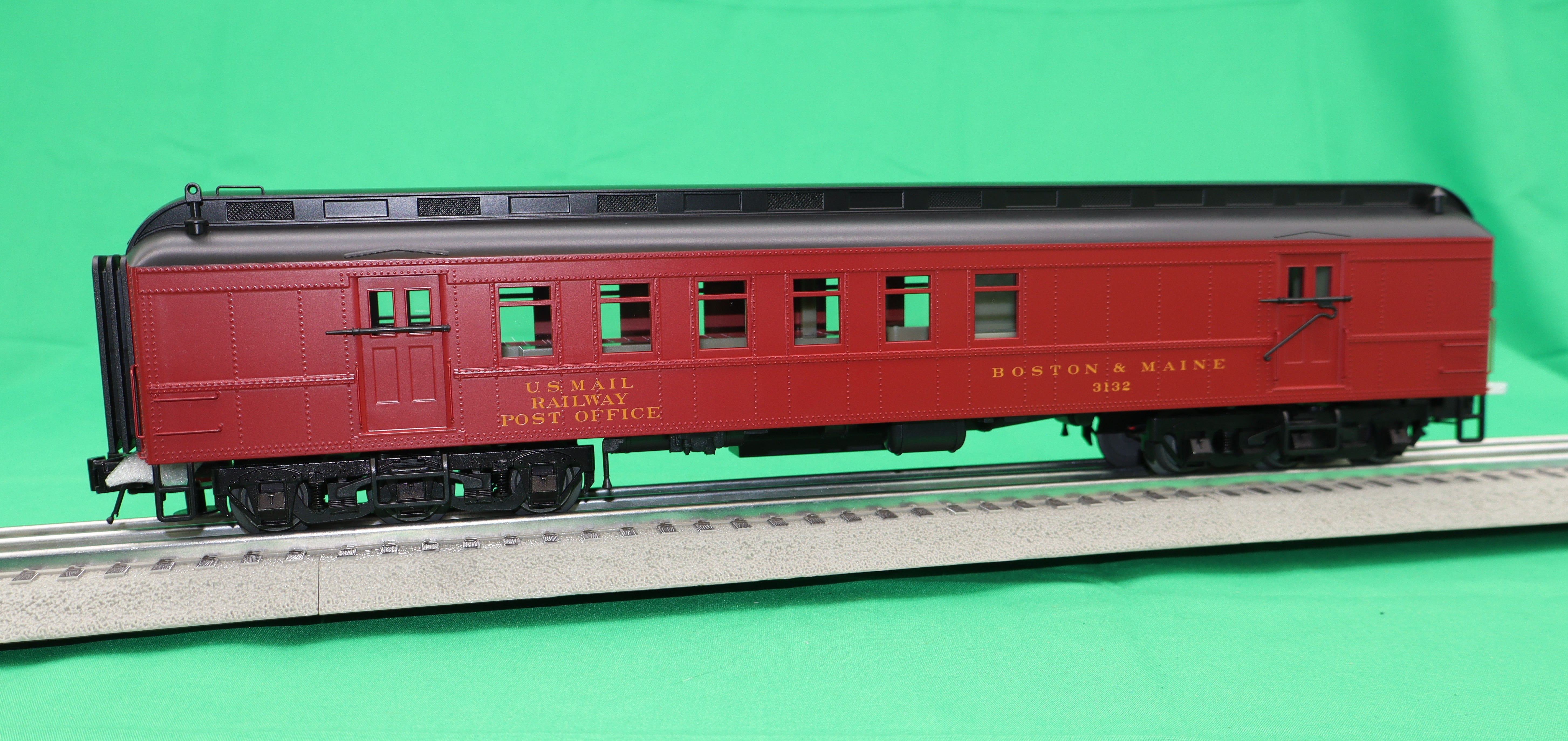 Atlas O 2001427 - Trainman - 60' RPO Passenger Car "Boston & Maine"