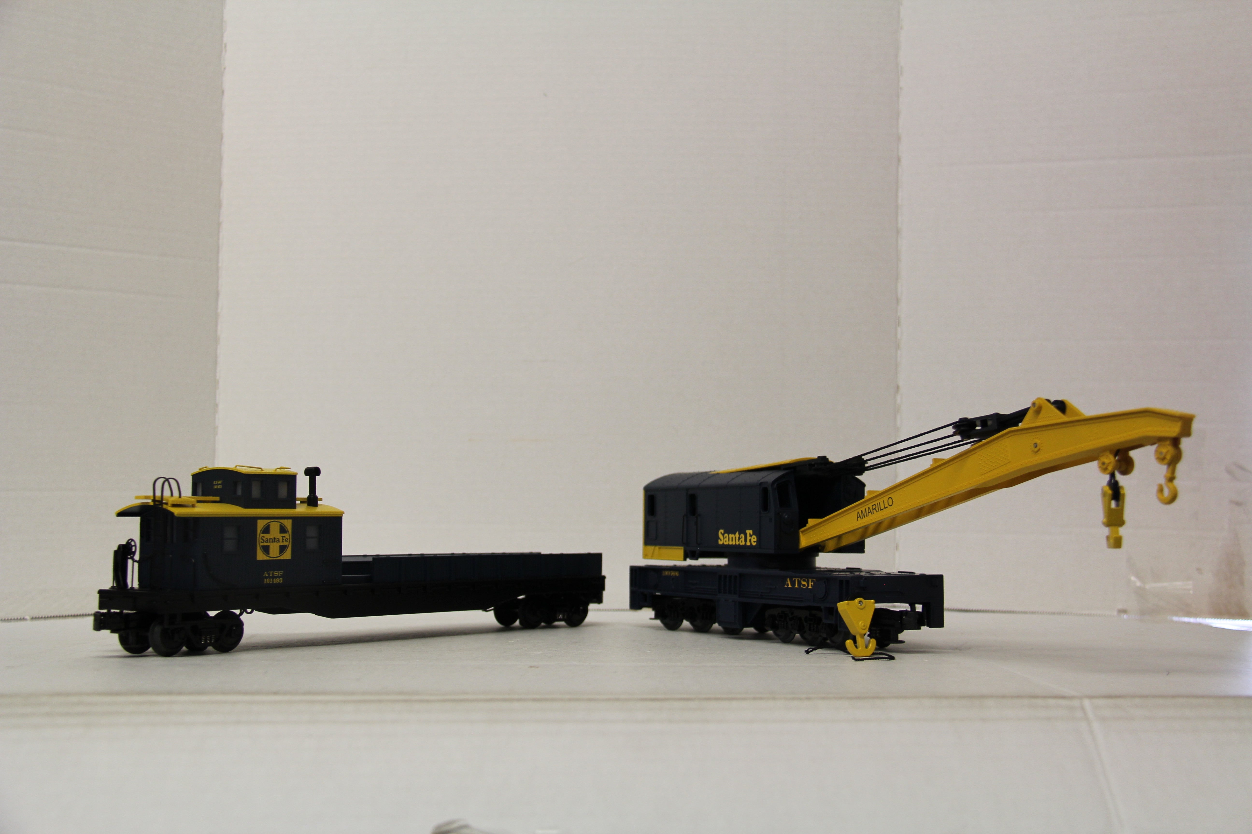 MTH 20-98239 & MTH 20-98237 Santa Fe Crane Car & Tender-Second hand-M6617
