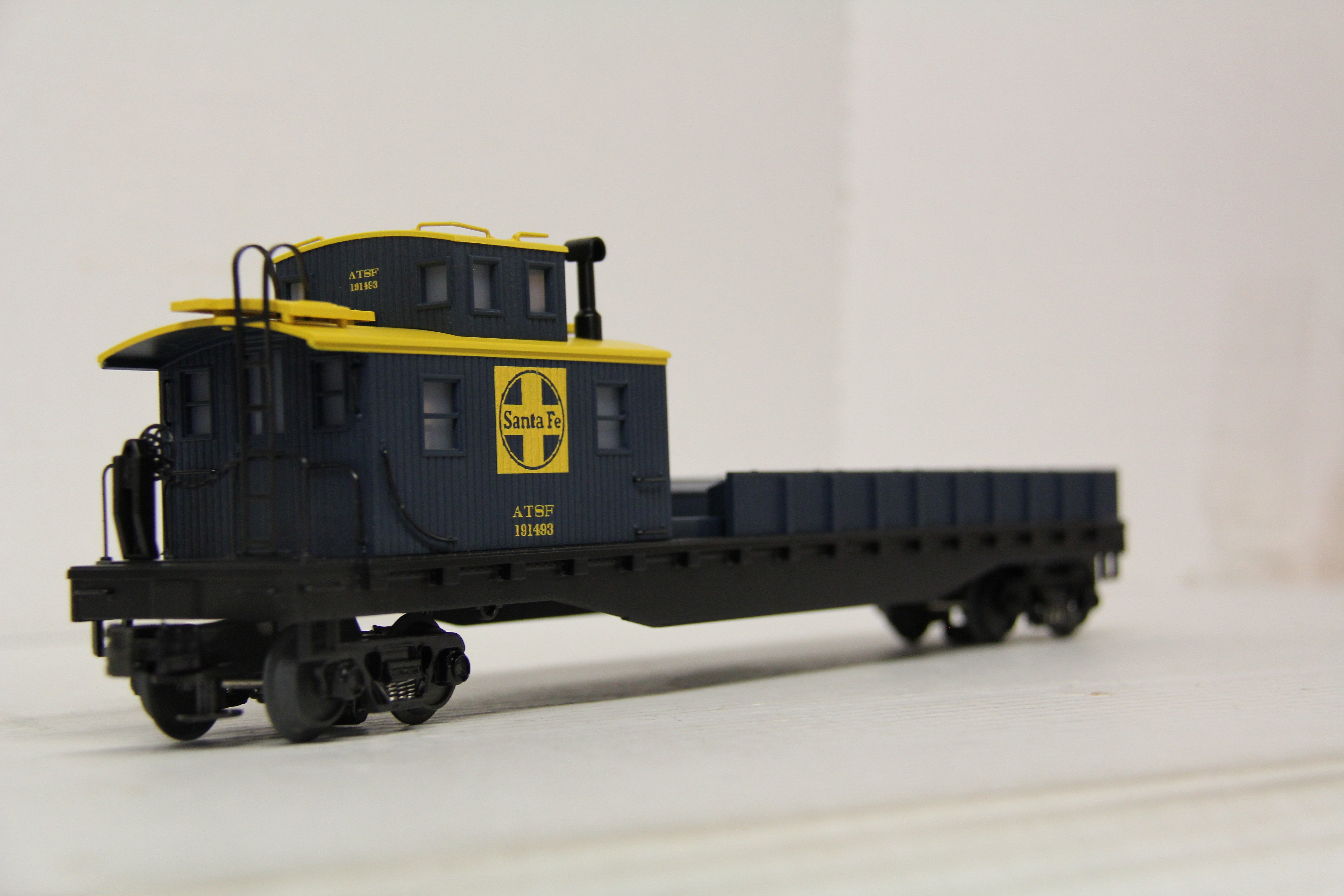 MTH 20-98239 & MTH 20-98237 Santa Fe Crane Car & Tender-Second hand-M6617