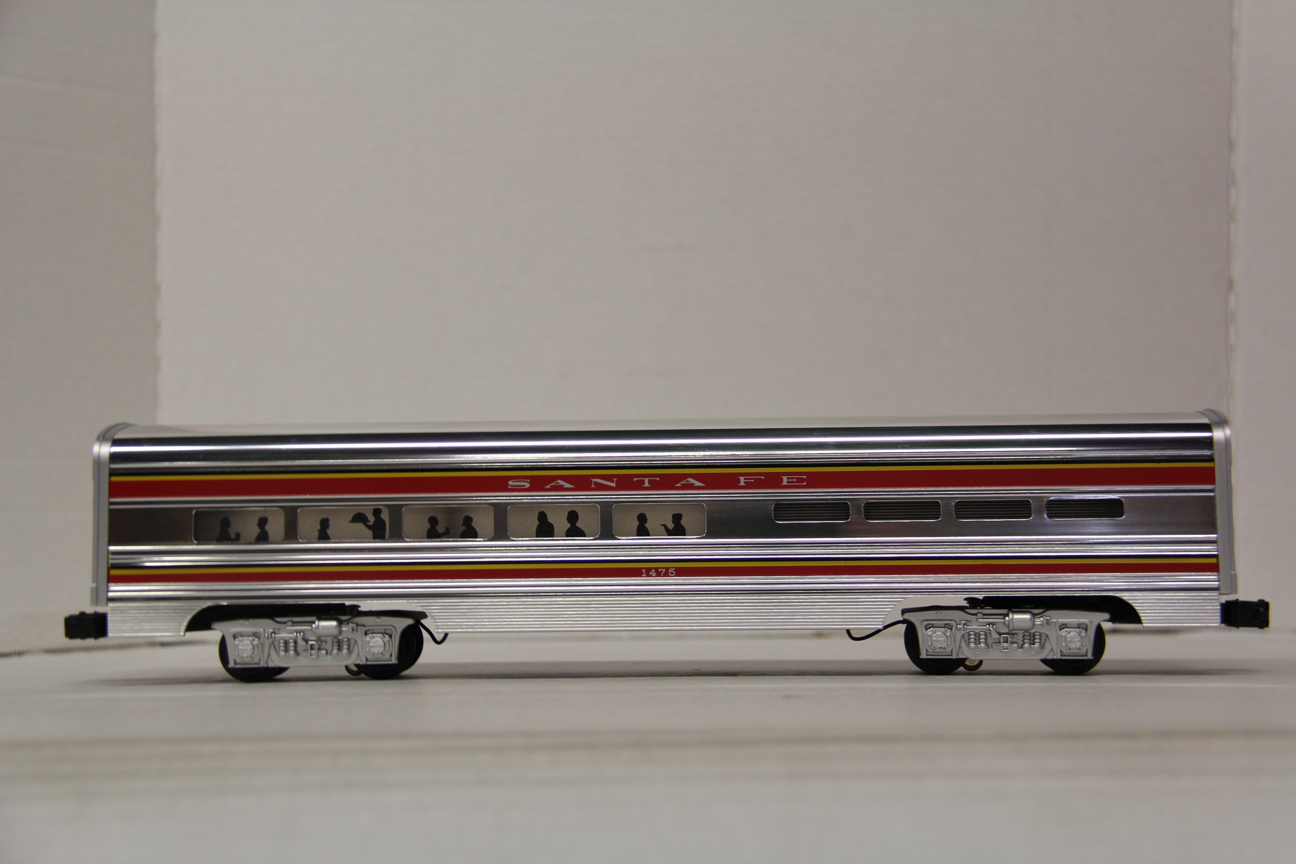 MTH 20-6121 Santa Fe 60' Aluminum Sleeper/Diner Set-Second hand-M6625