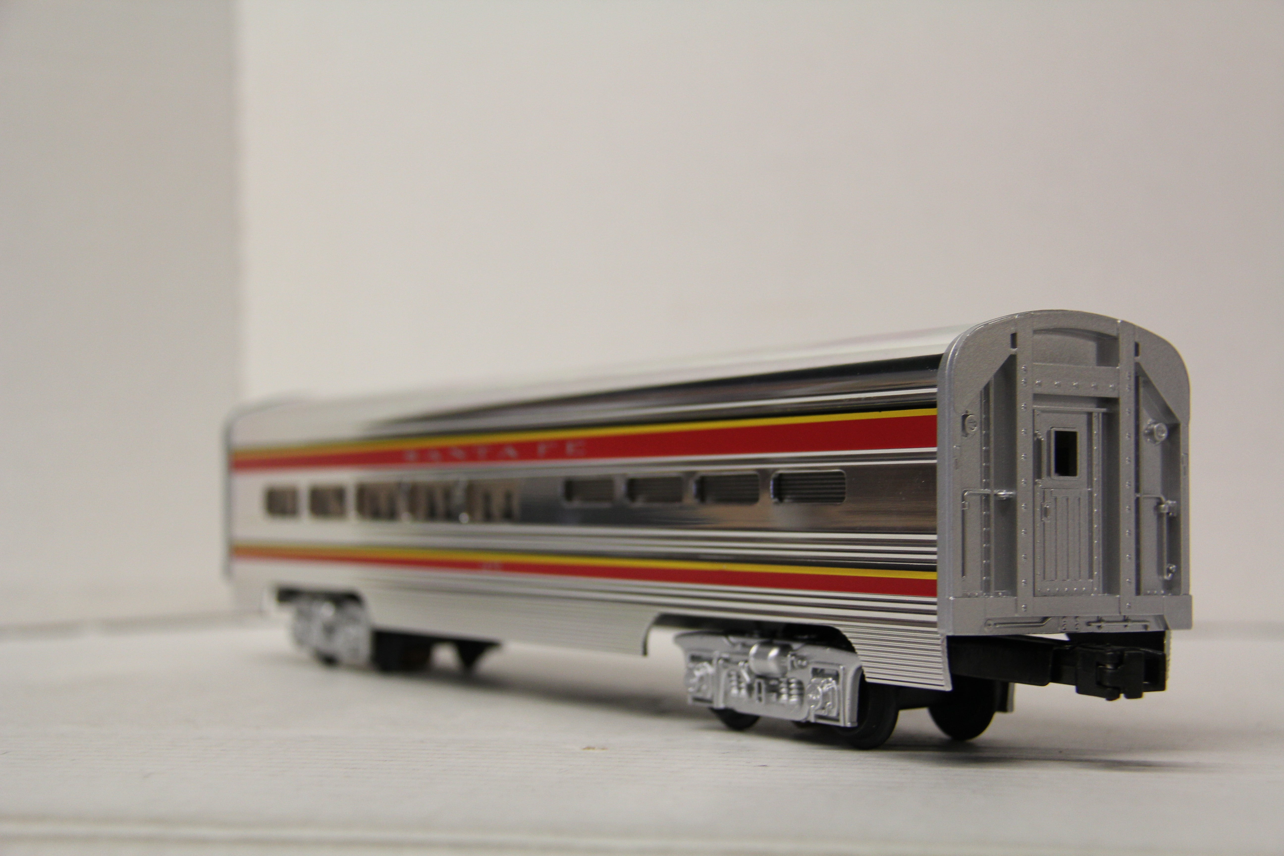 MTH 20-6121 Santa Fe 60' Aluminum Sleeper/Diner Set-Second hand-M6625