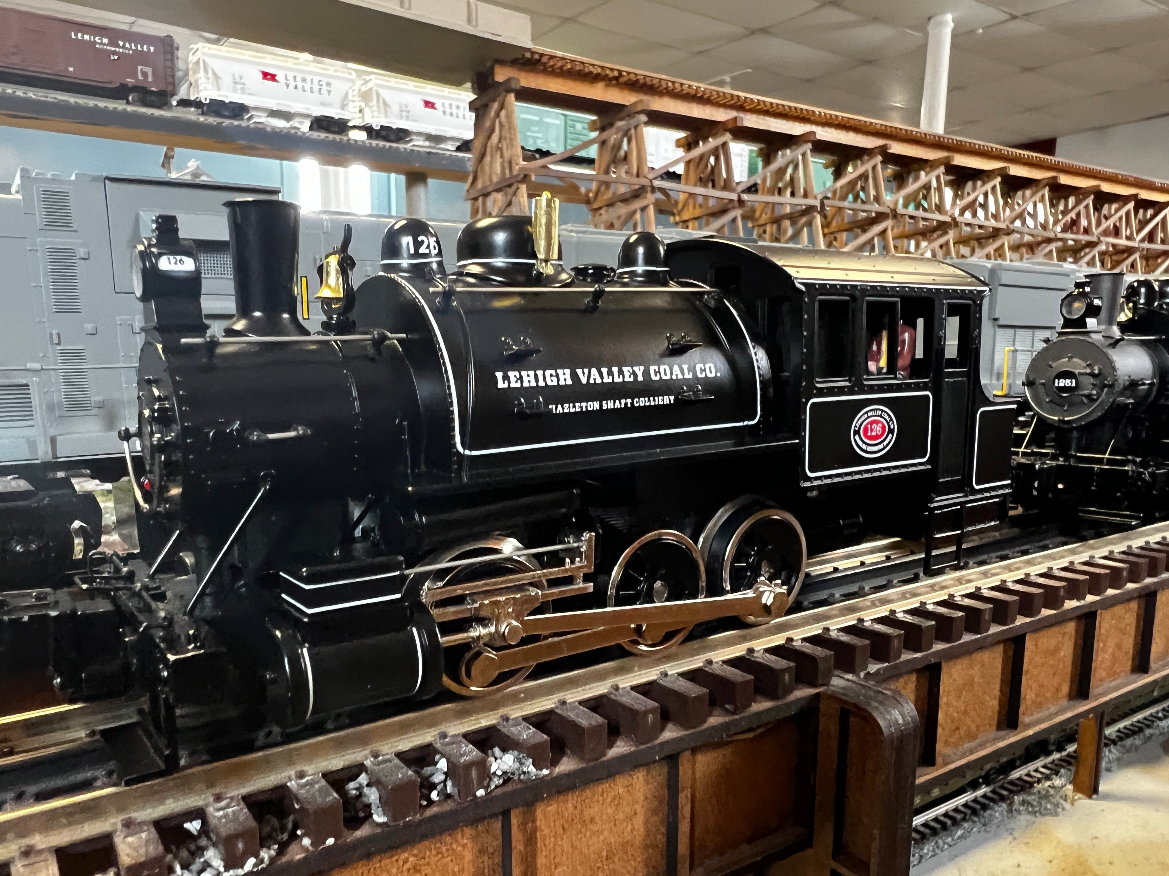 Lionel 2332030 - LionChief+ 2.0 0-6-0T Steam Locomotive "Lehigh Valley Coal Co." #126