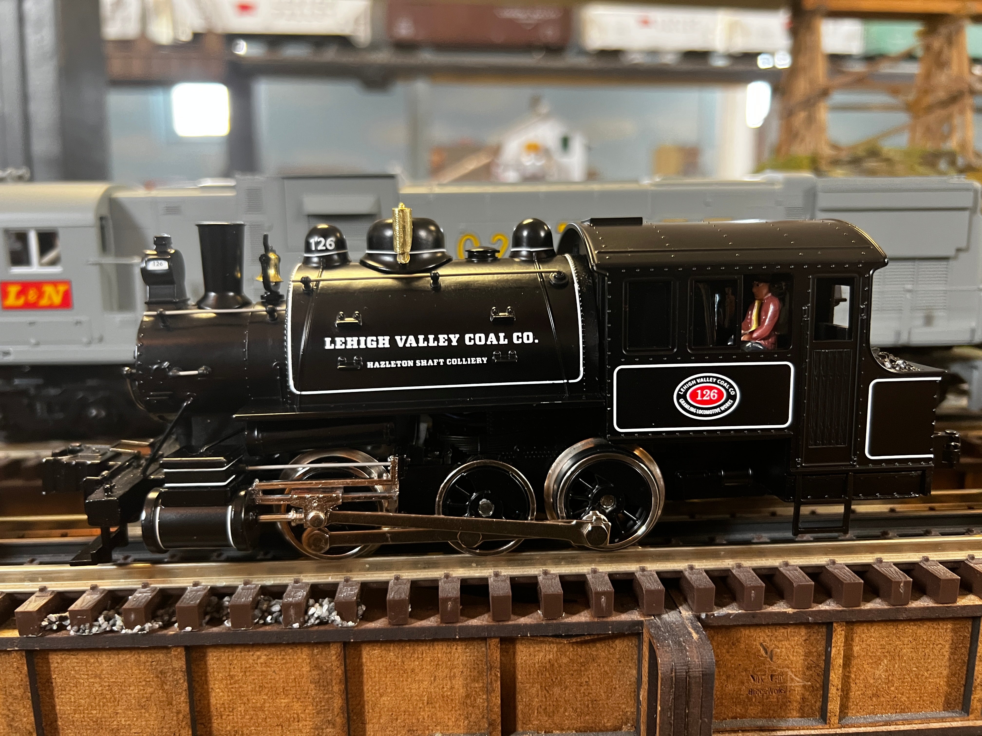 Lionel 2332030 - LionChief+ 2.0 0-6-0T Steam Locomotive "Lehigh Valley Coal Co." #126
