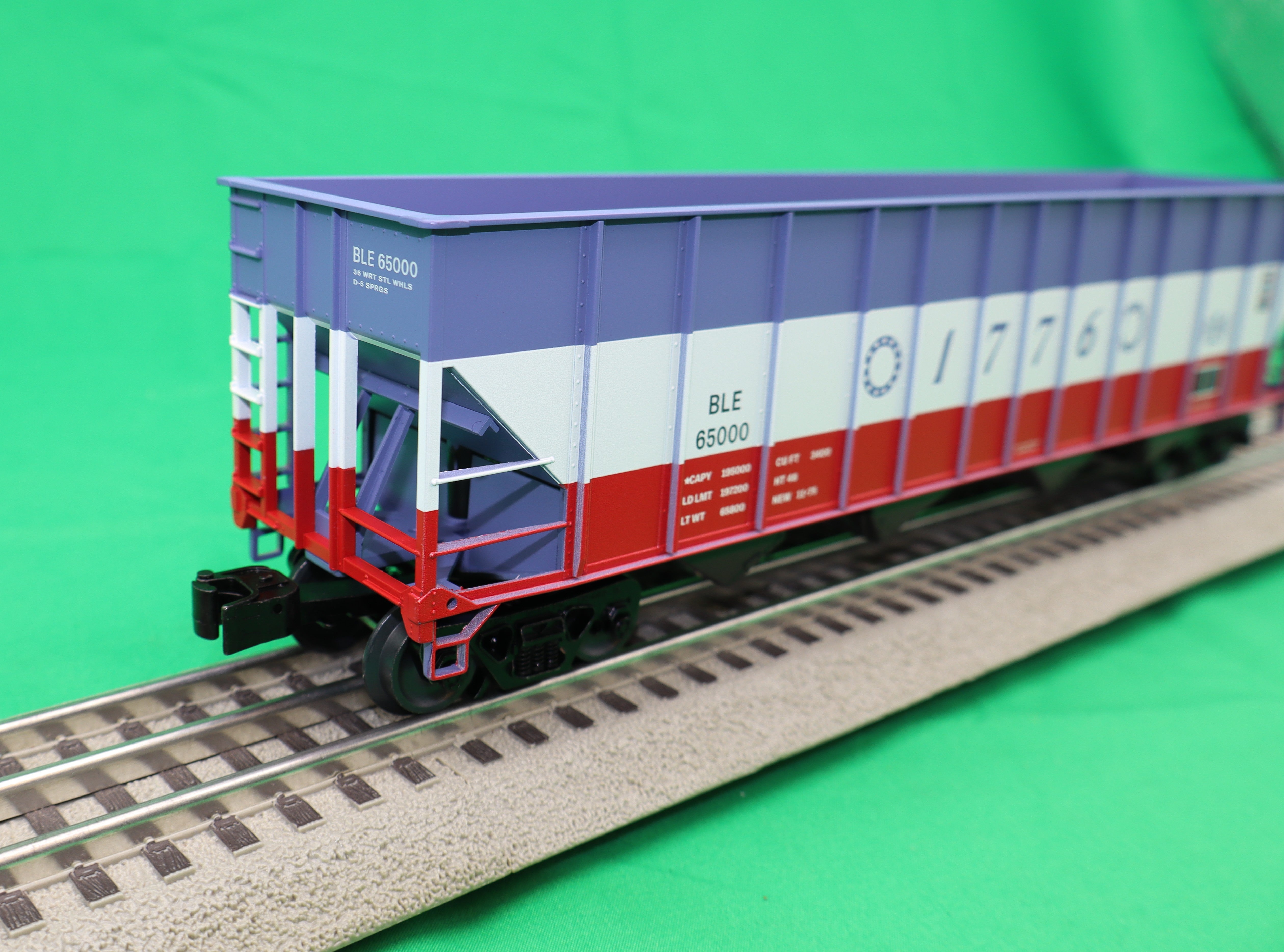 Lionel 2542509 - 4-Bay Hopper Car "Bessemer & Lake Erie" #65000