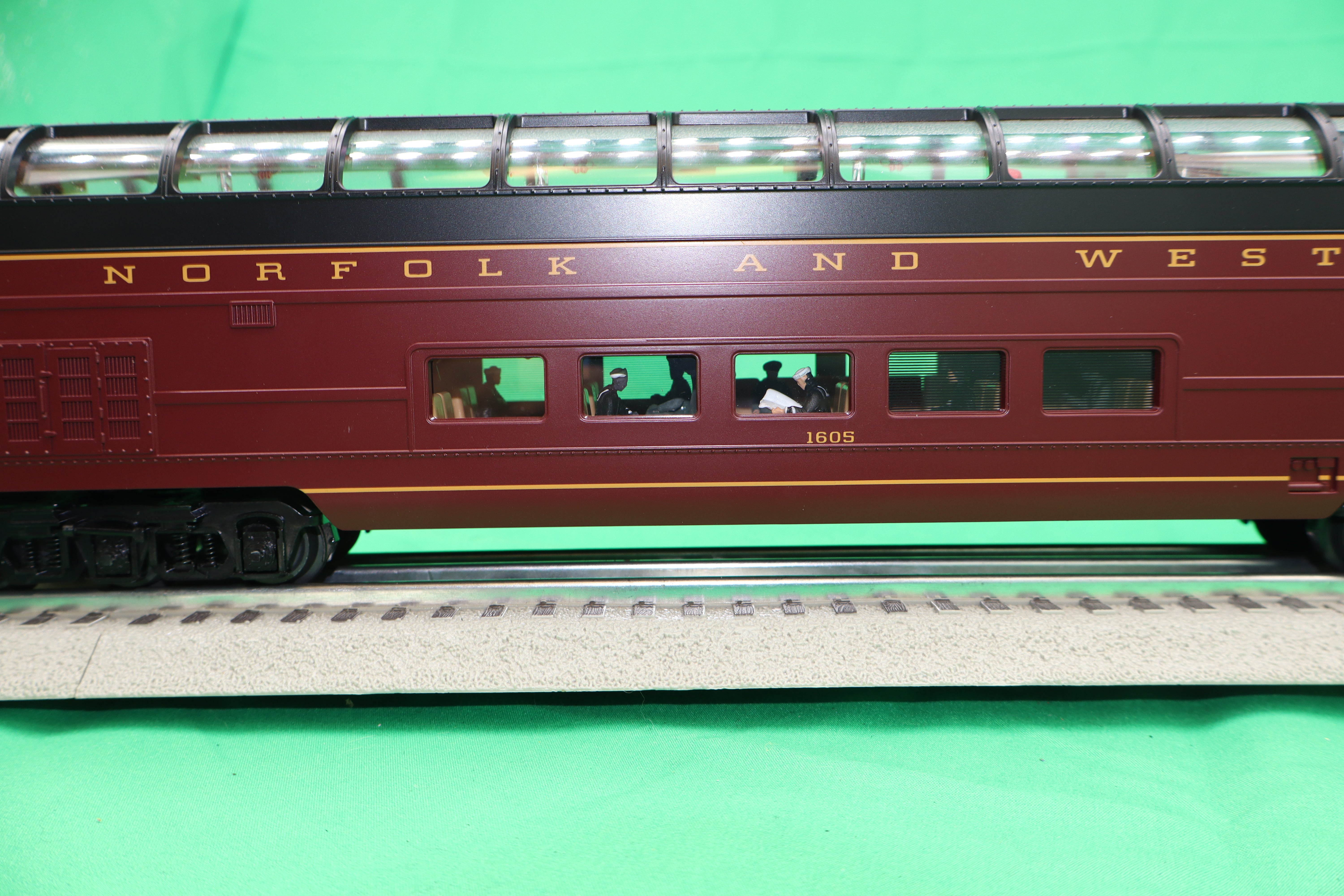 MTH 20-64265 - 70’ Streamlined Full Length Vista Dome Passenger Car "Norfolk & Western" #1605 (Smooth Sided)