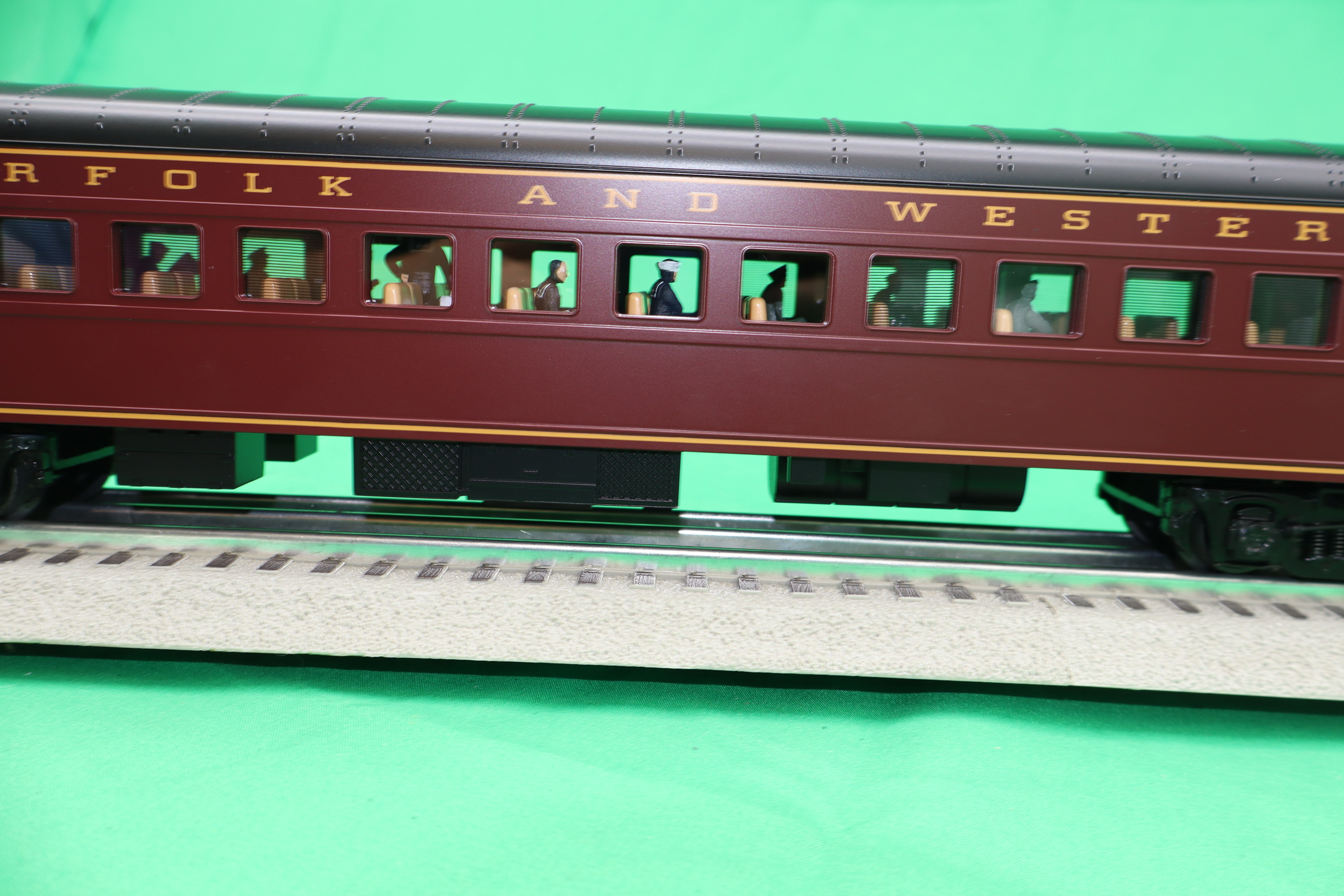 MTH 20-64266 - 70’ Streamlined Passenger Baggage/Coach Set "Norfolk & Western" (2-Car) Smooth Sided