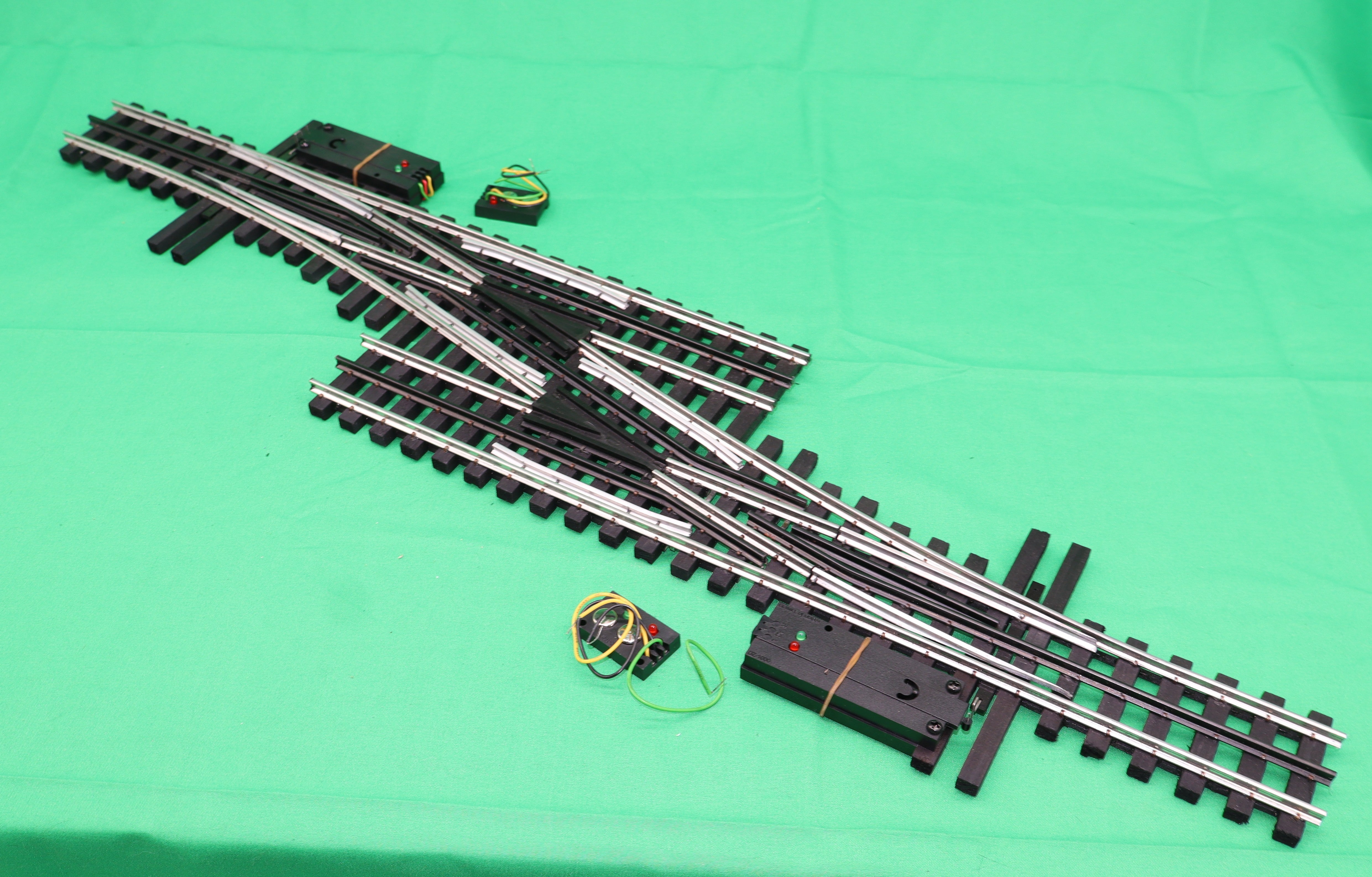Ross Custom Switches #202M - Premiere Line - #4 Yard Crossover Track (Right Hand) w/ Dz1000