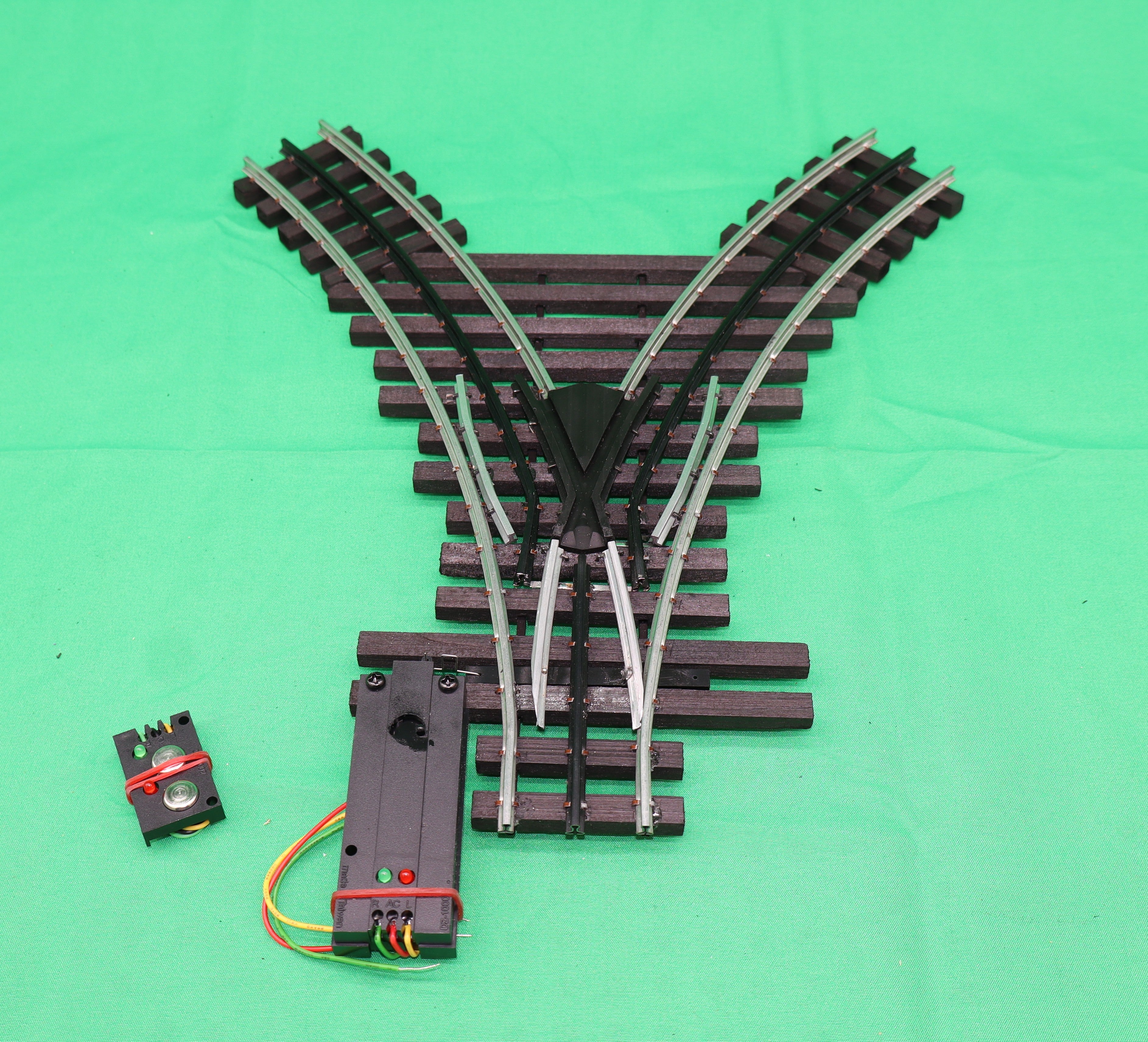 Ross Custom Switches #153M - Super Line - 031 Wye Switch w/ Dz1000