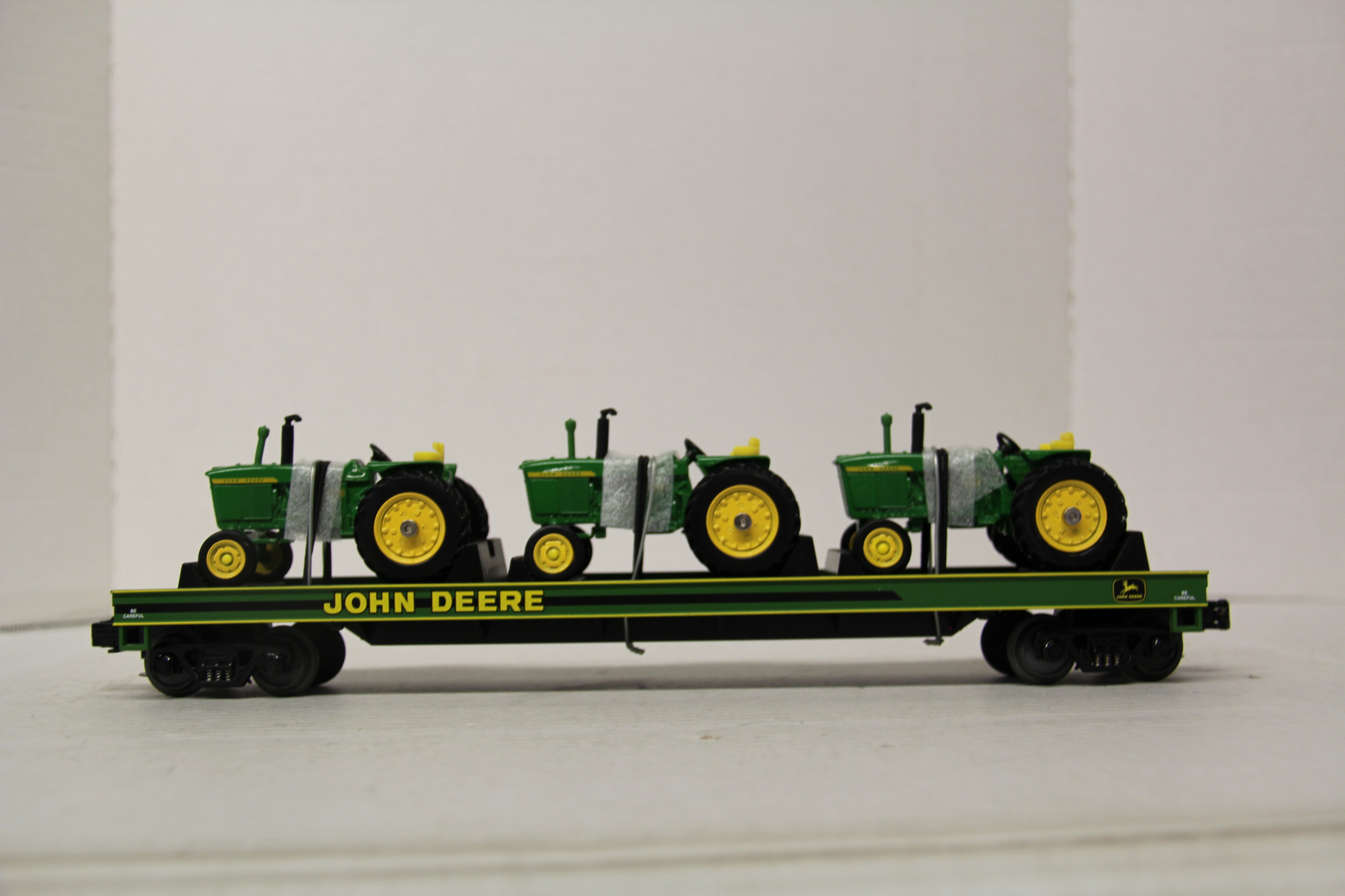 MTH 20-98361 John Deere Flat Car w/ 3 4010 Tractors-Second hand-M6632