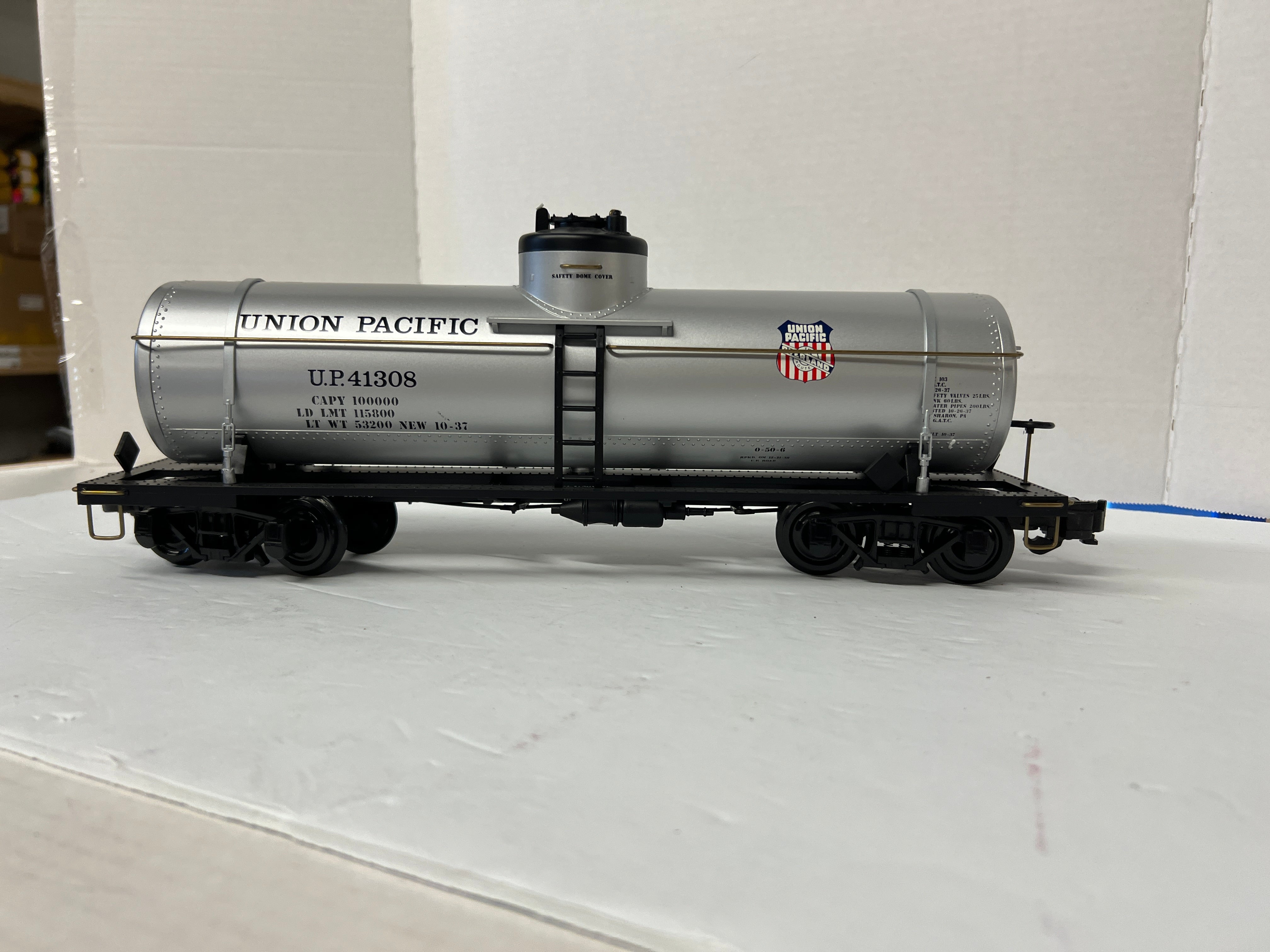 Aristo G-Gauge 41308 - Single Dome Chemical Tank Car "Union Pacific" #41308-Second-hand-G1232