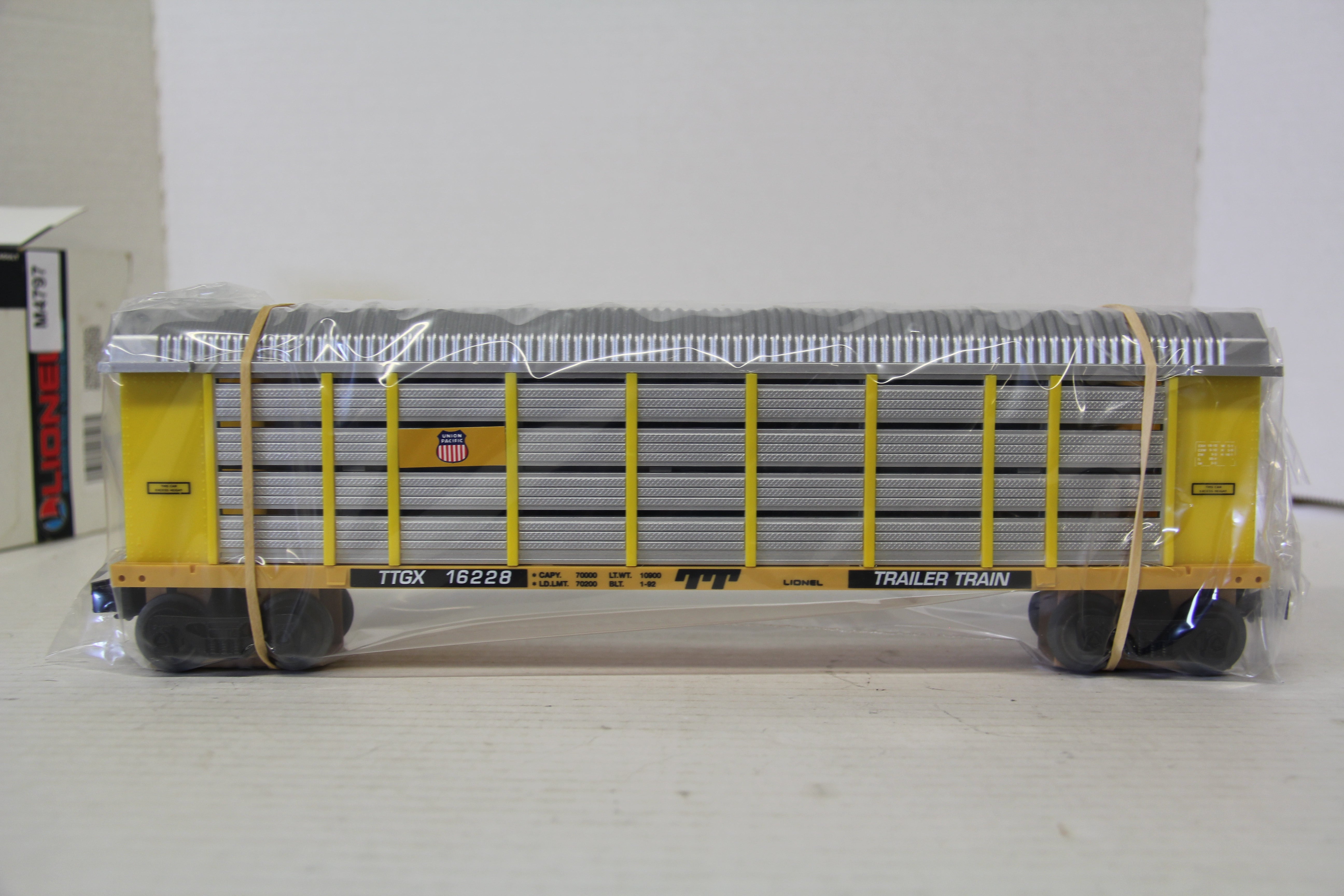 Lionel 6-16228 Union Pacific Auto Carrier w/ Screens-Second hand-M4797