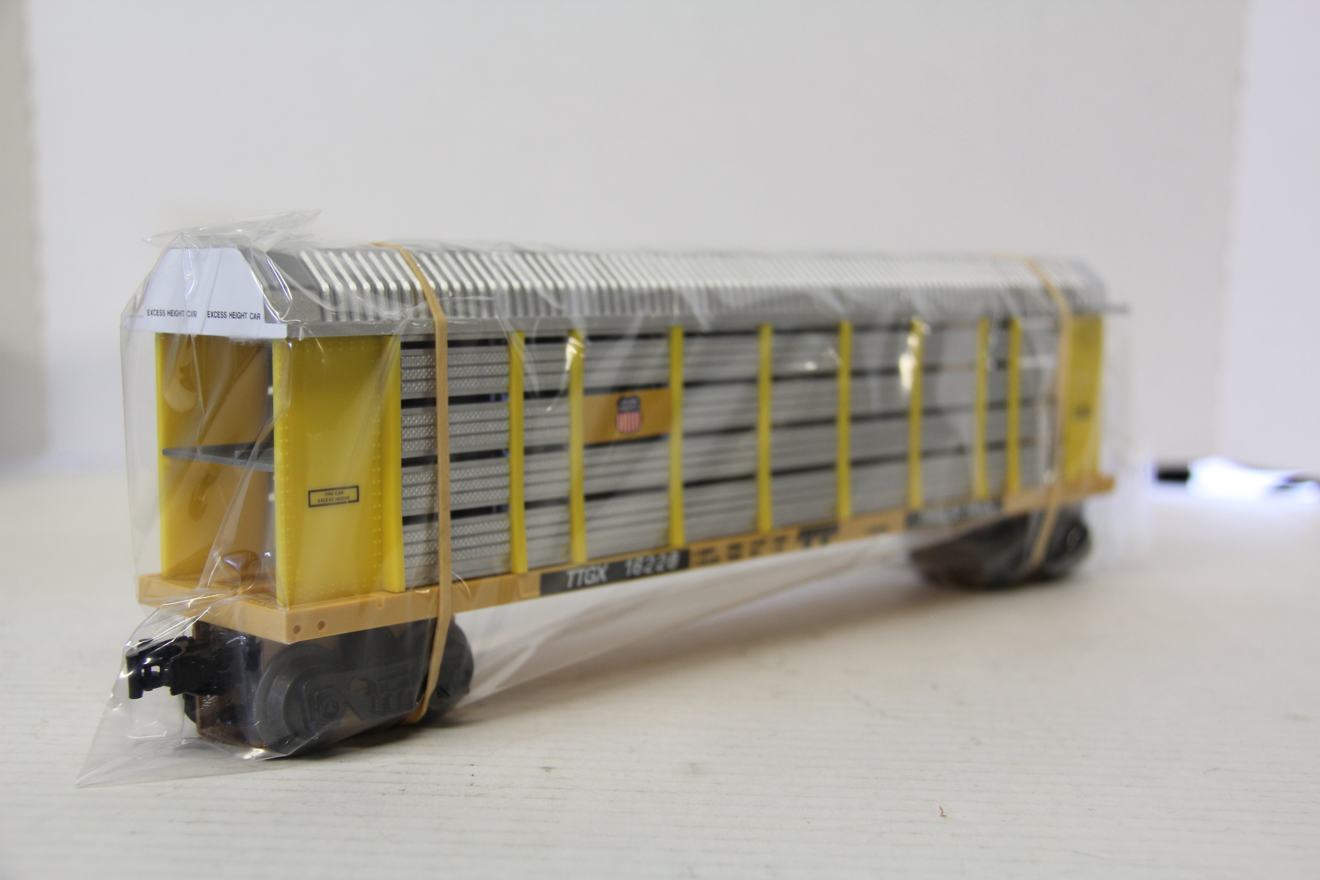 Lionel 6-16228 Union Pacific Auto Carrier w/ Screens-Second hand-M4797