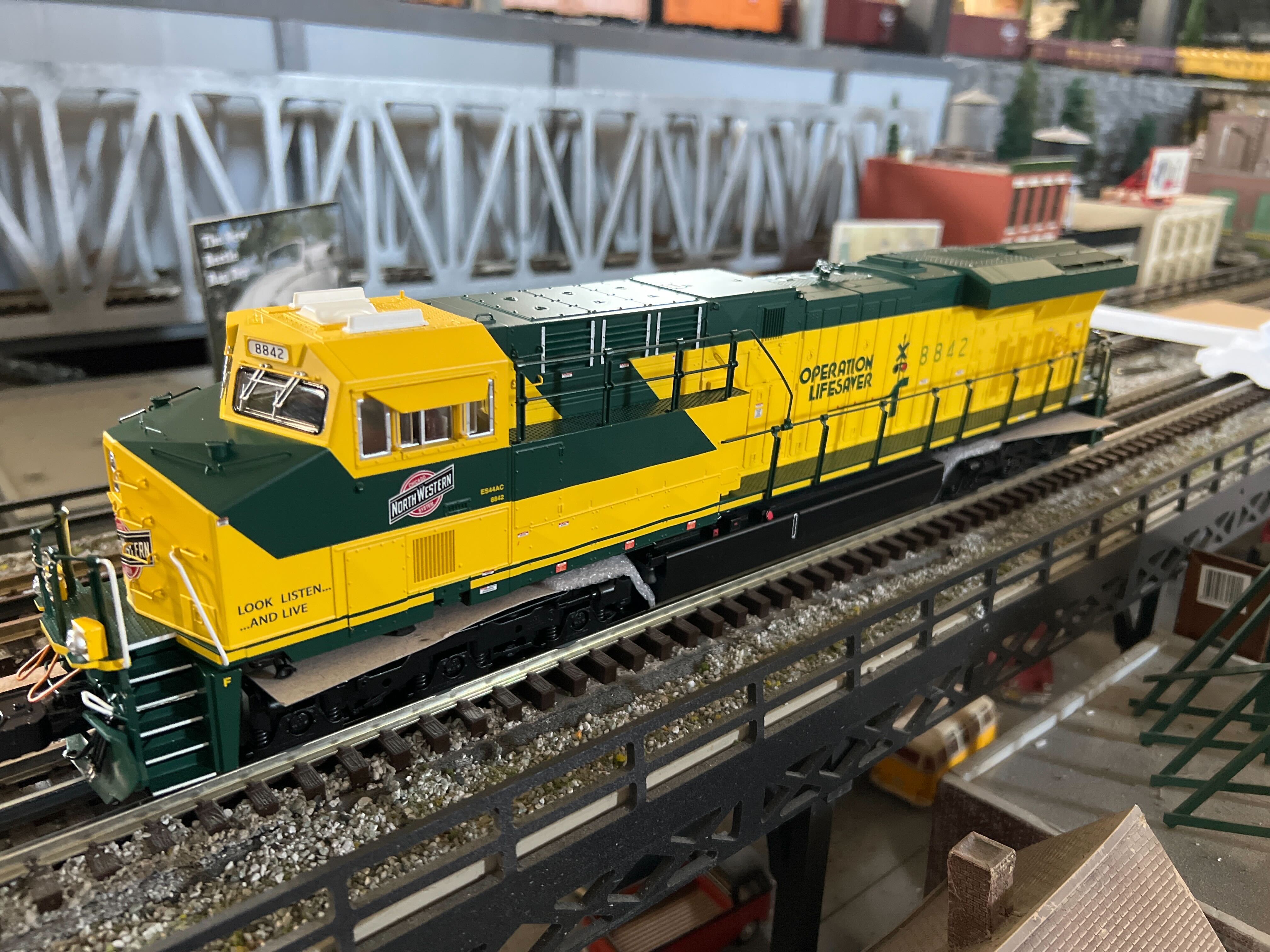 Lionel 2333451 - Legacy ES44AC Diesel Locomotive "Chicago & Northwestern" #8836