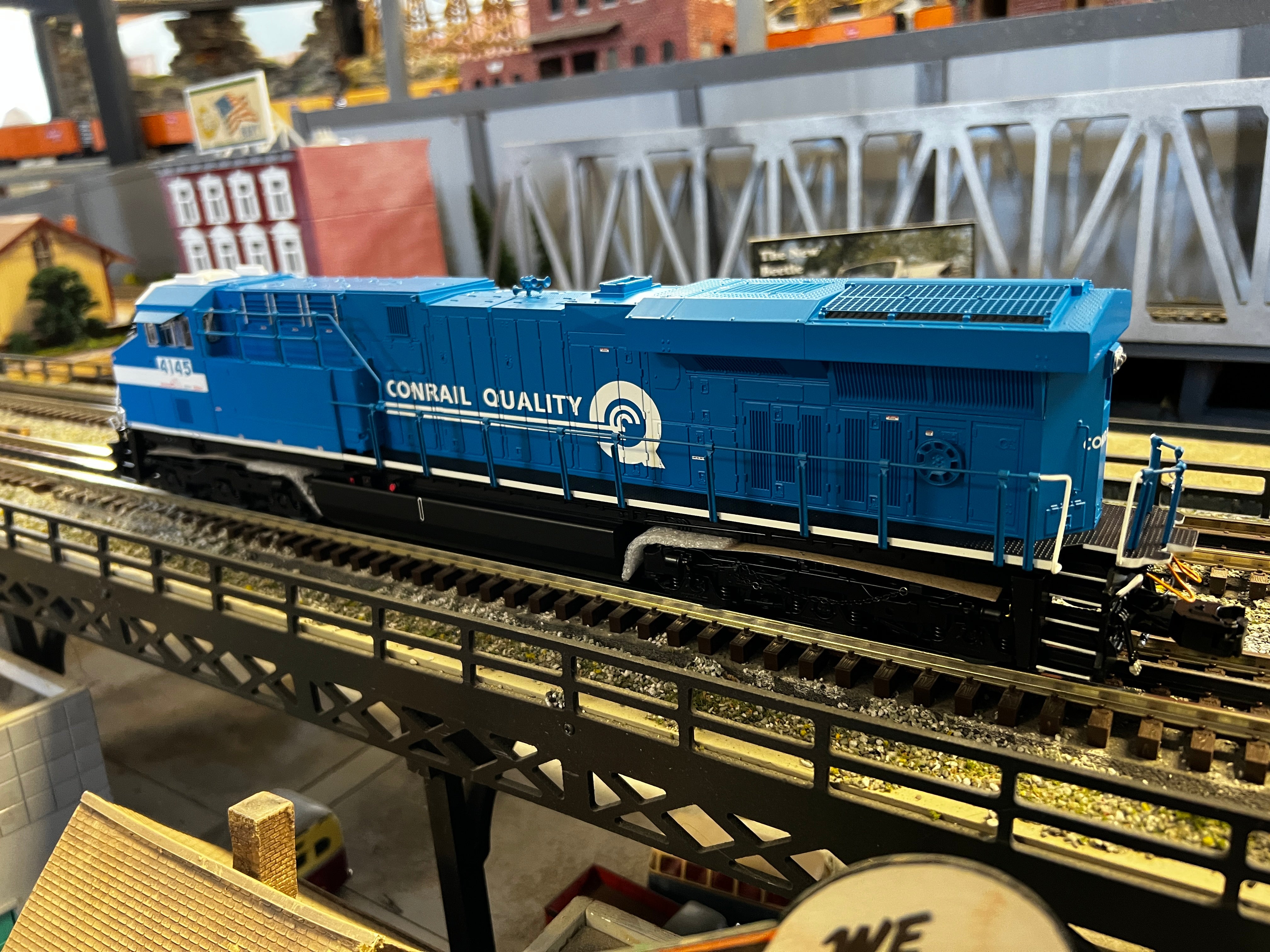 Lionel 2333461 - Legacy ES44AC Diesel Locomotive "Conrail" #4145