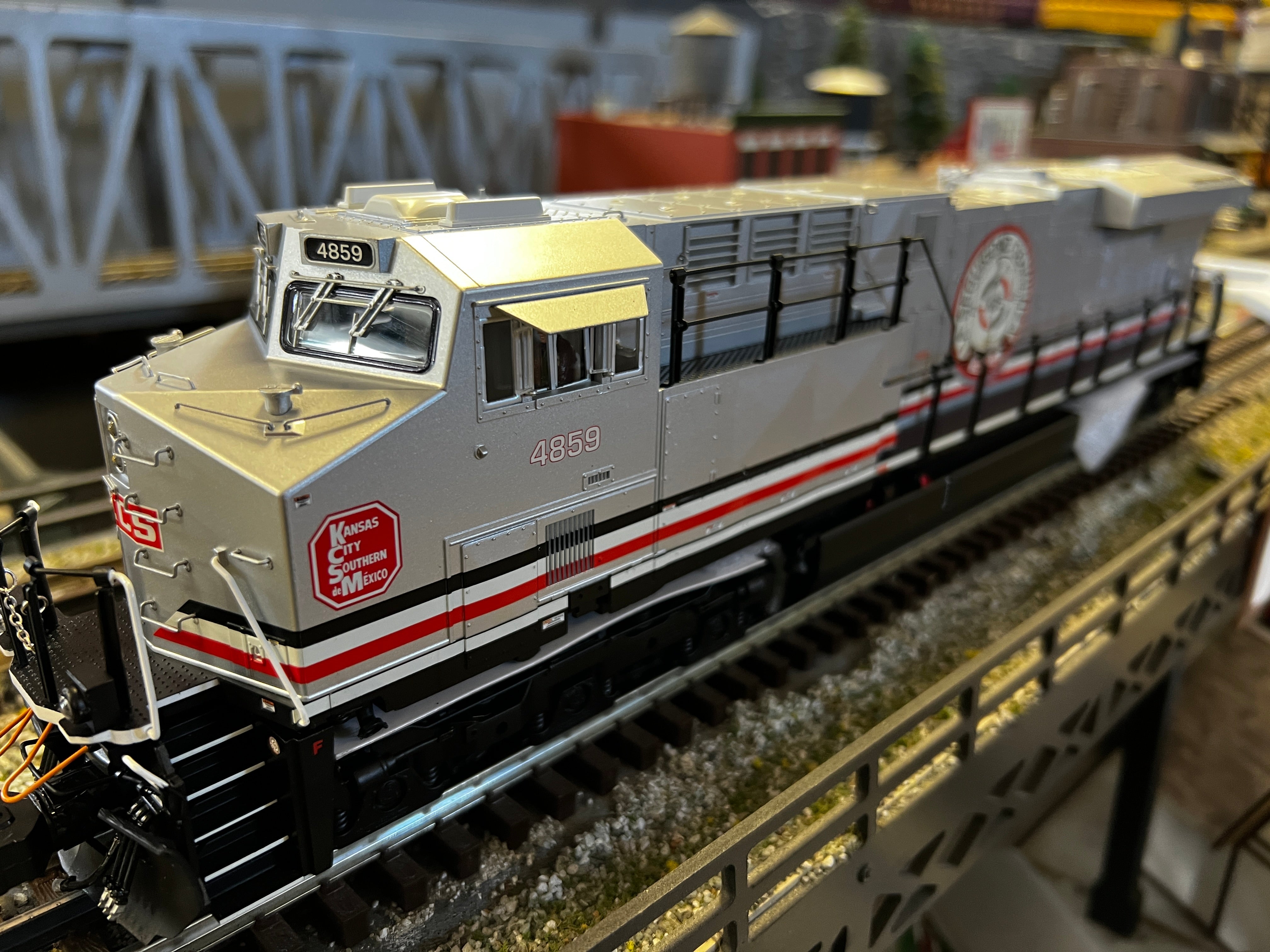 Lionel 2333471 - Legacy ES44AC Diesel Locomotive "Kansas City Southern" #4859