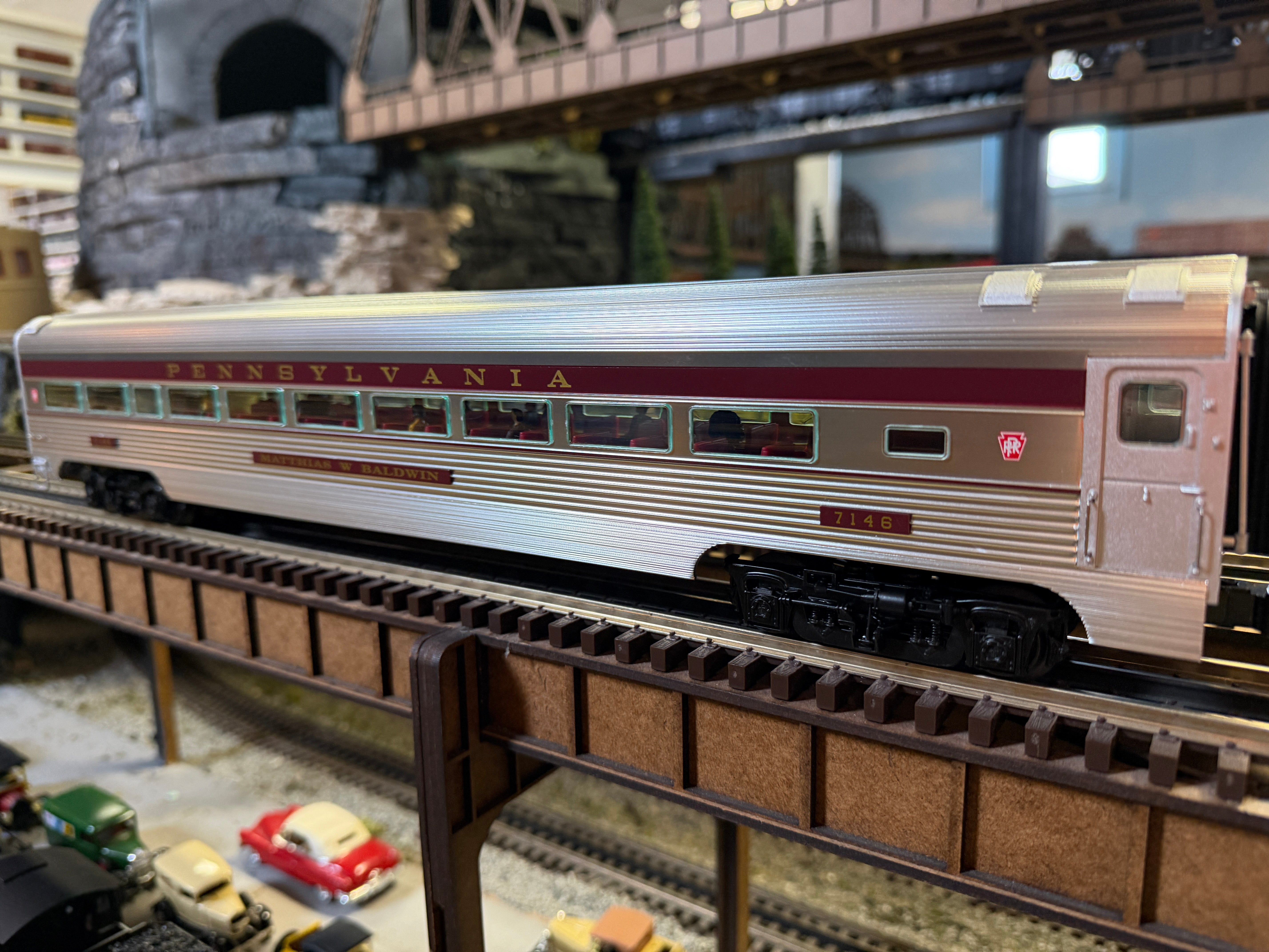 Lionel 2527380 - Vision Line 18" Aluminum Passenger Car Set "Pennsylvania" (2-Car) Senator