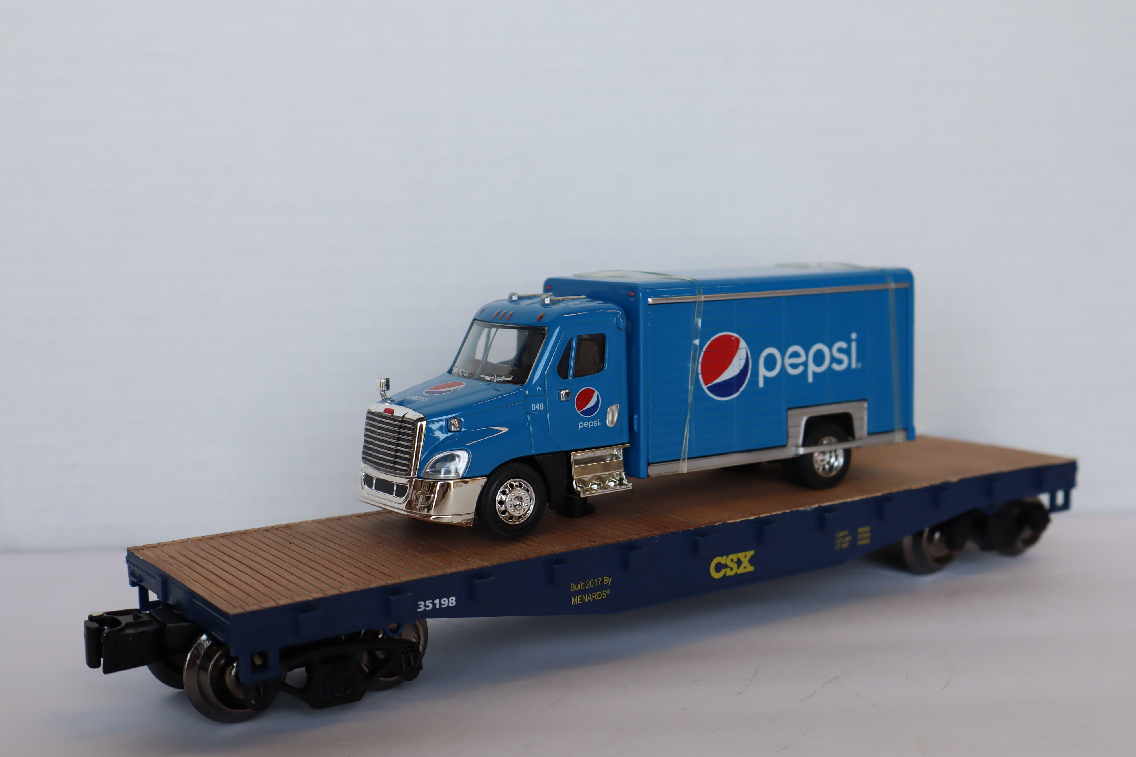 Menards 279-3443 CSX Medium Flatcar w/ Pepsi Truck-Second hand-M8107