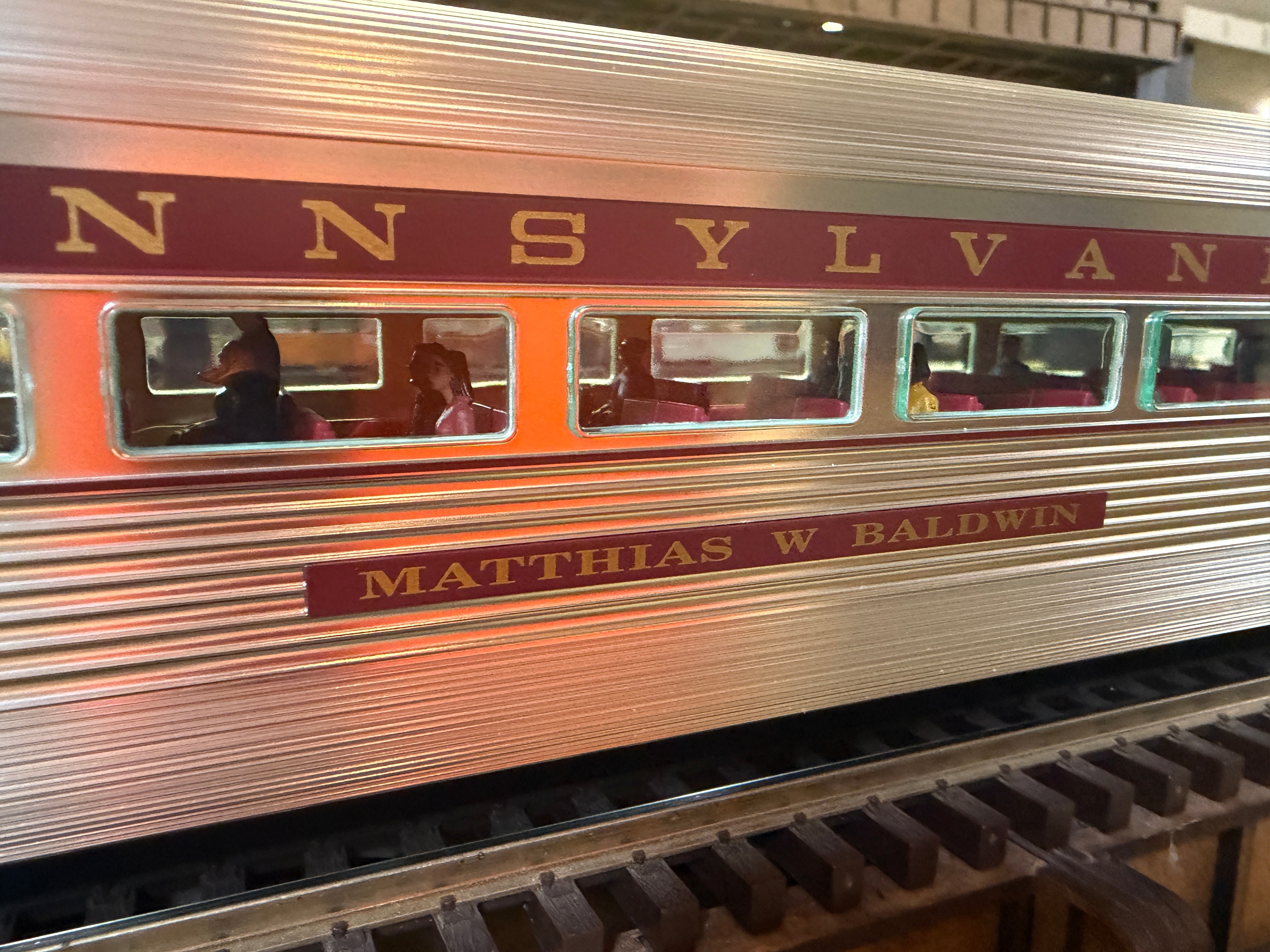 Lionel 2527380 - Vision Line 18" Aluminum Passenger Car Set "Pennsylvania" (2-Car) Senator