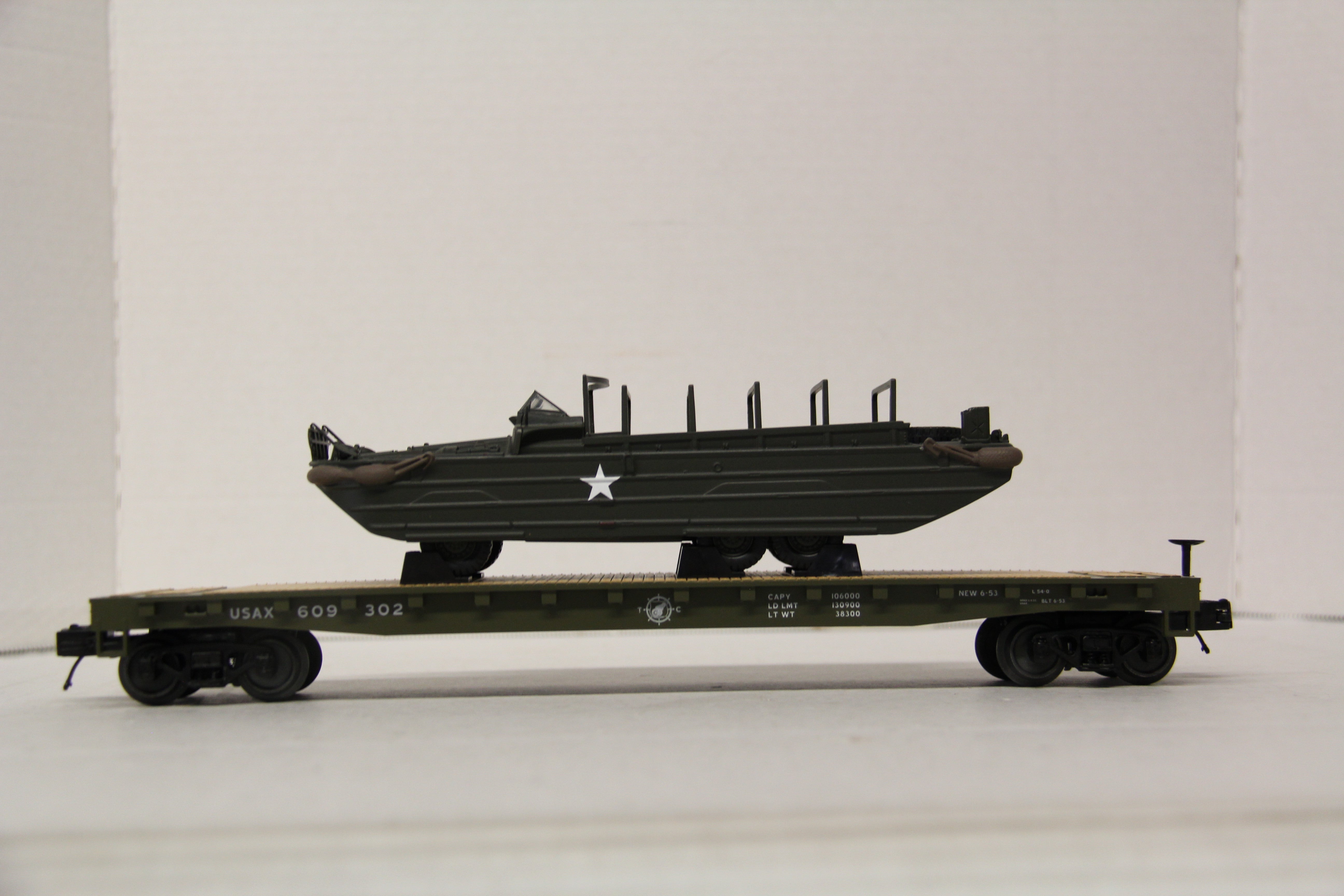 MTH 20-95400 US Army Flat Car w/ 1 GMC DUKW 353-Second hand-M6637