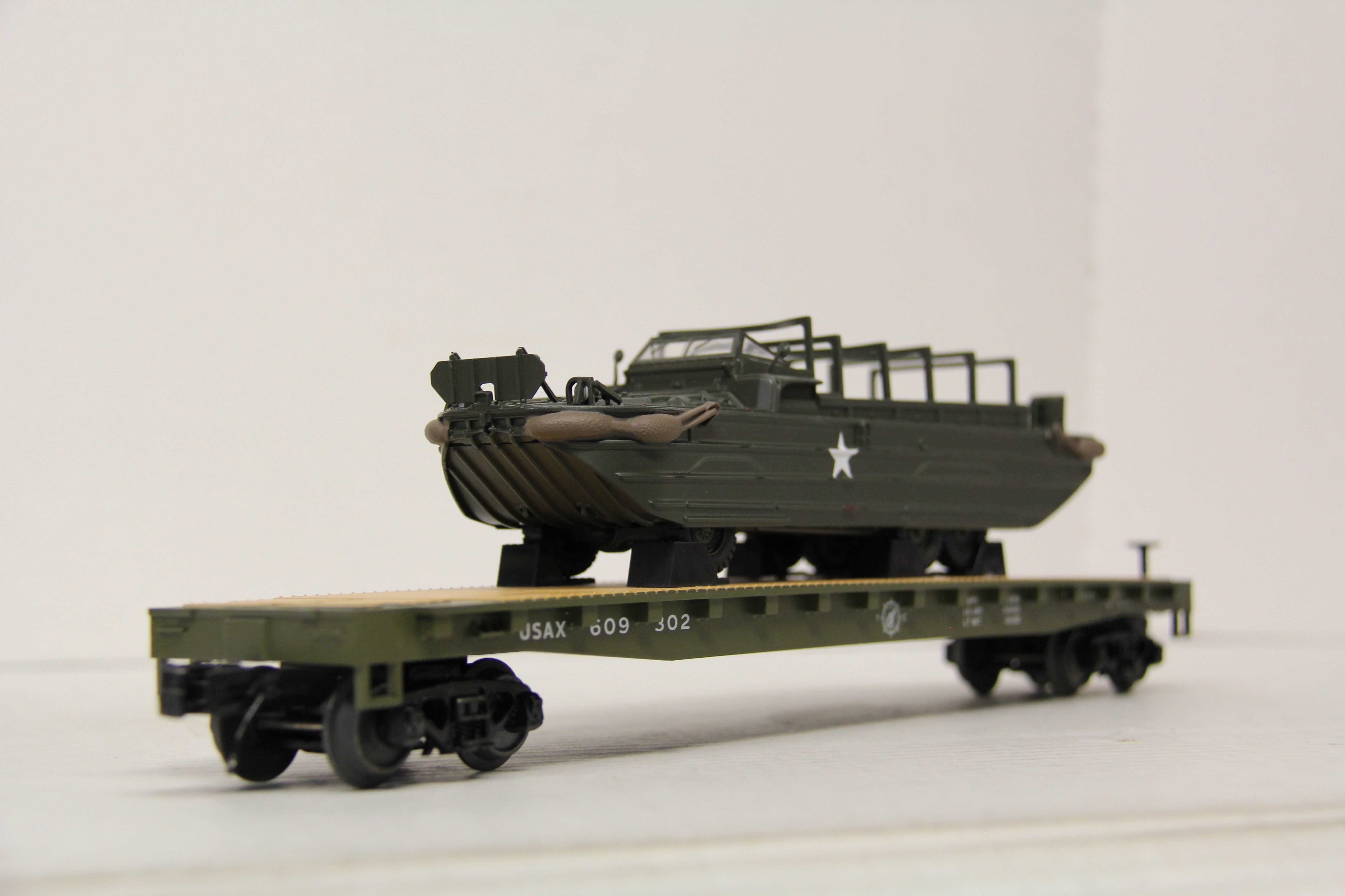 MTH 20-95400 US Army Flat Car w/ 1 GMC DUKW 353-Second hand-M6637