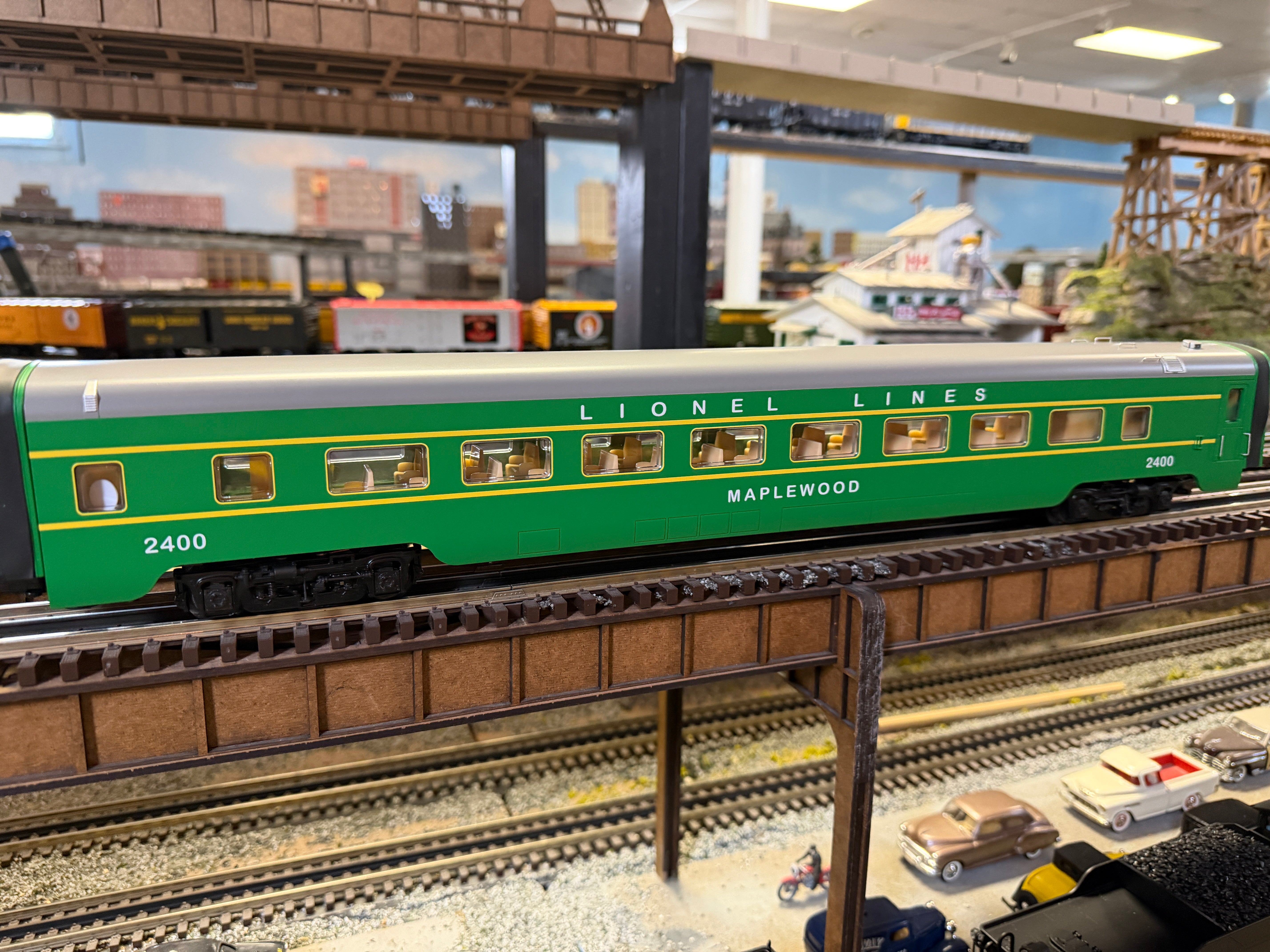 Lionel 2527630 - 21" Postwar Passenger Car Set "Lionel Lines" (4-Car) Green