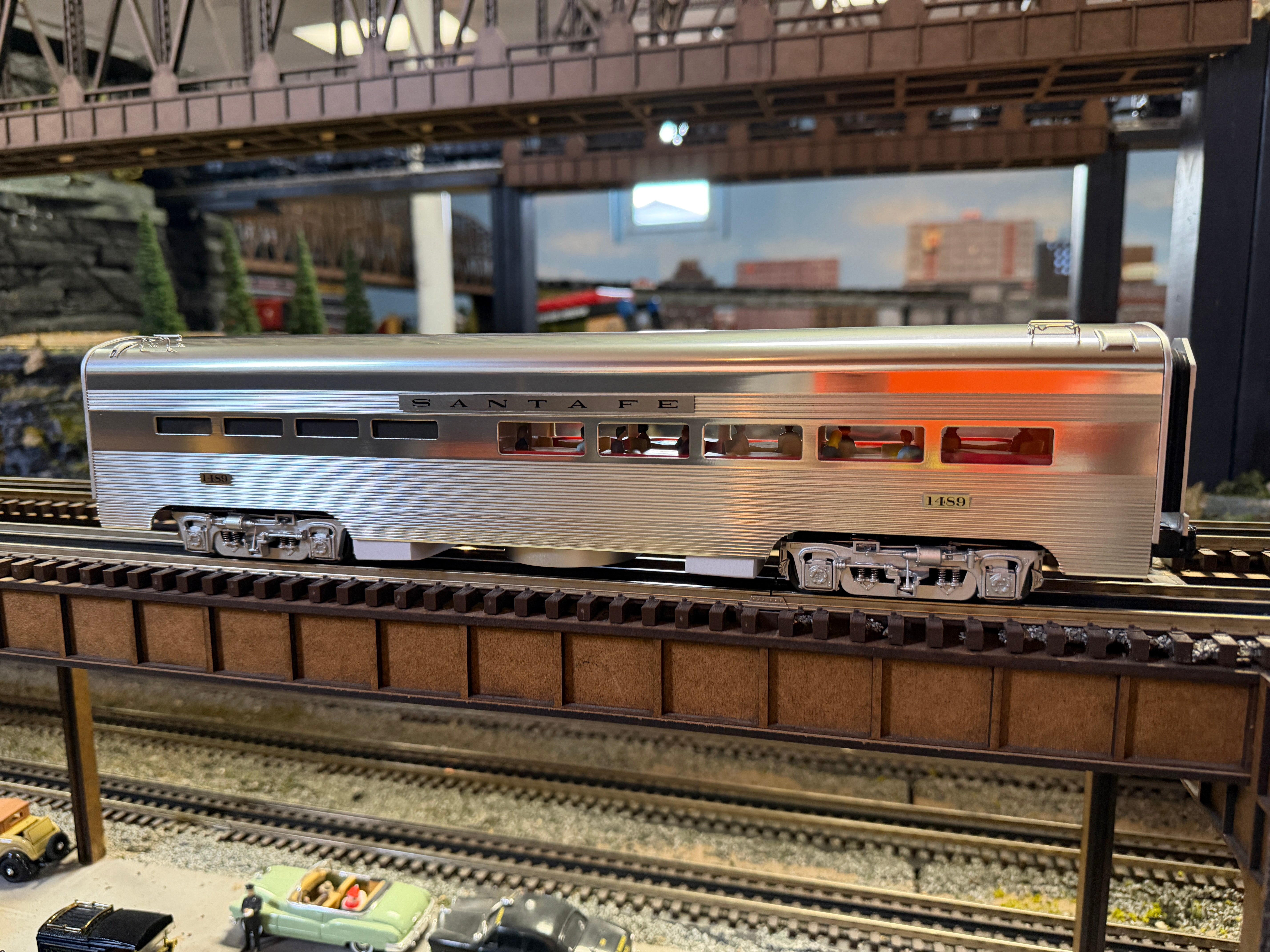 Lionel 2527690 - 15" Aluminum StationSounds Diner "Santa Fe" #1489