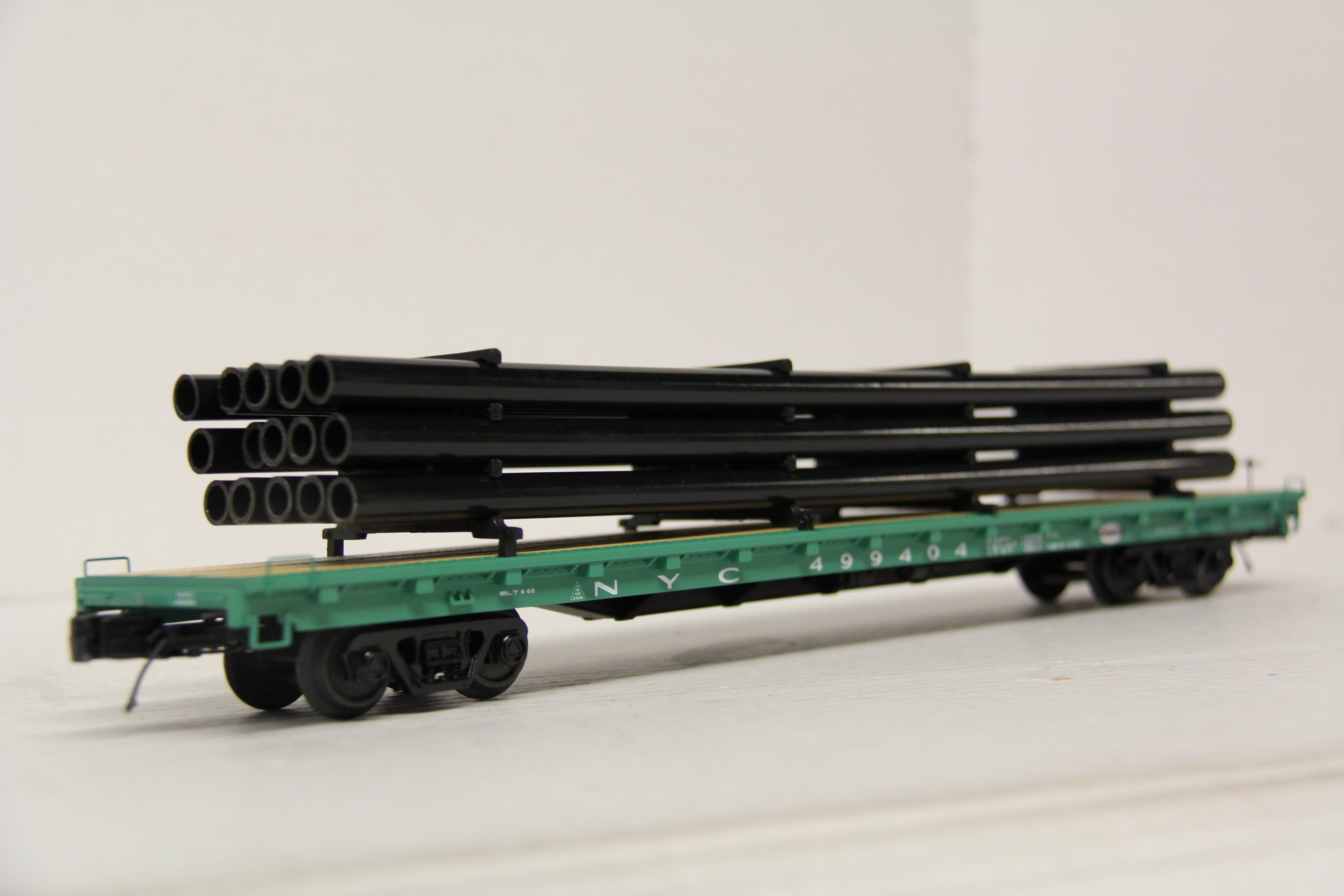 MTH 20-95606 New York Central 60' Flat Car w/ Pipe Load-Second hand-M6644