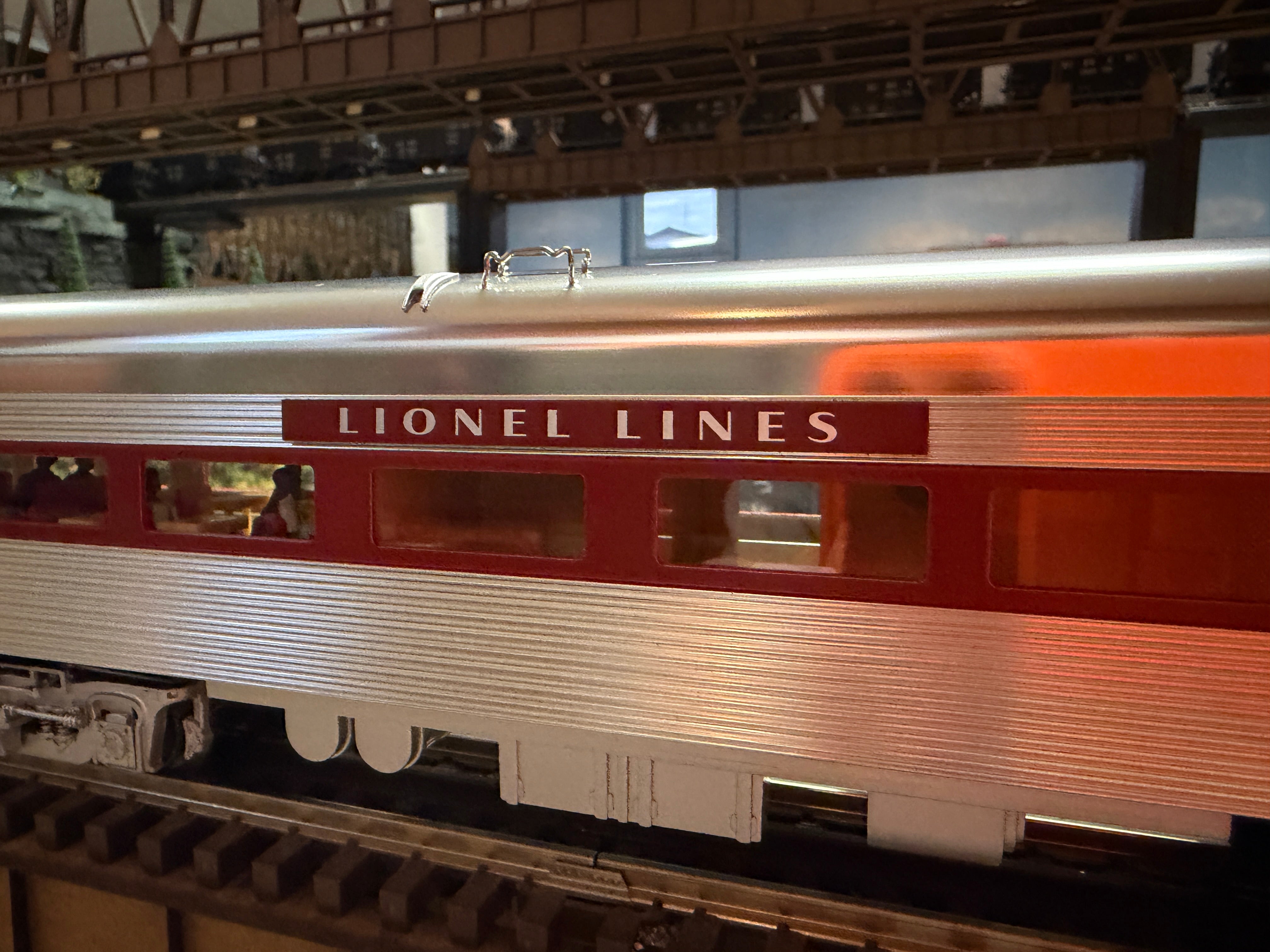 Lionel 2527660 - 15" Aluminum Passenger Car Set "Lionel Lines" (4-Car)