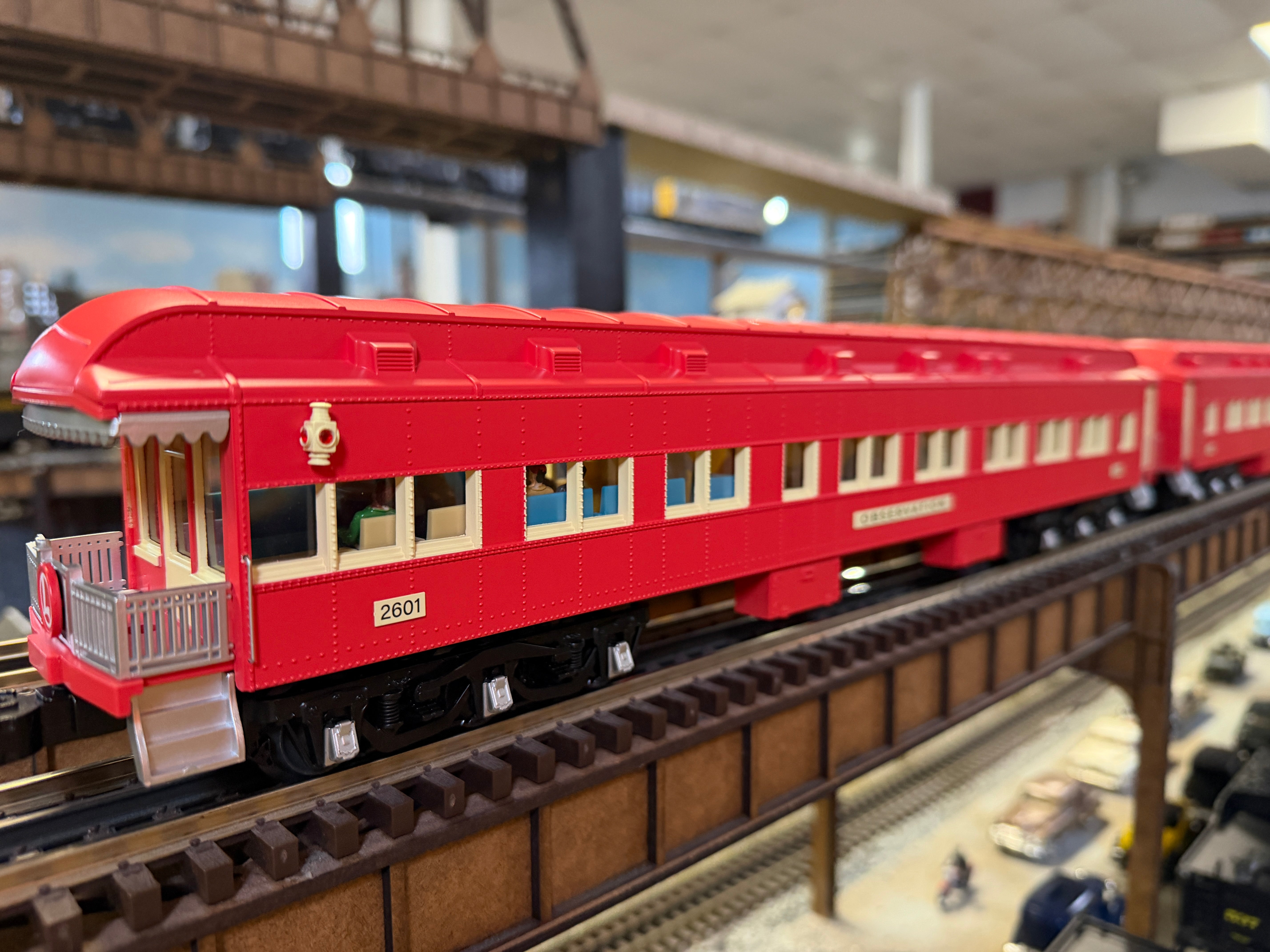 Lionel 2527650 - 18" Prewar Inspired Passenger Car Set "Lionel Lines" (4-Car) Red