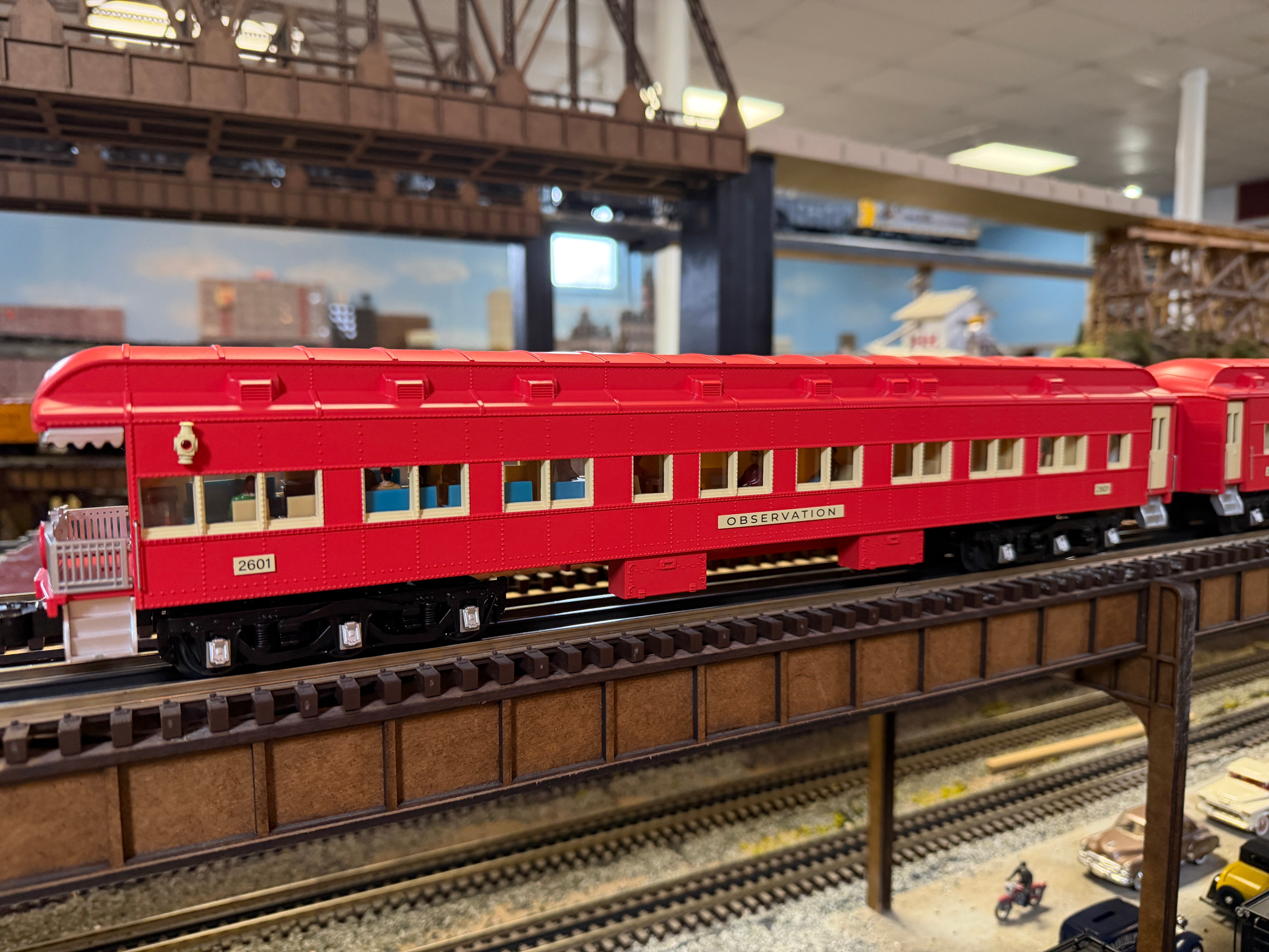 Lionel 2527650 - 18" Prewar Inspired Passenger Car Set "Lionel Lines" (4-Car) Red